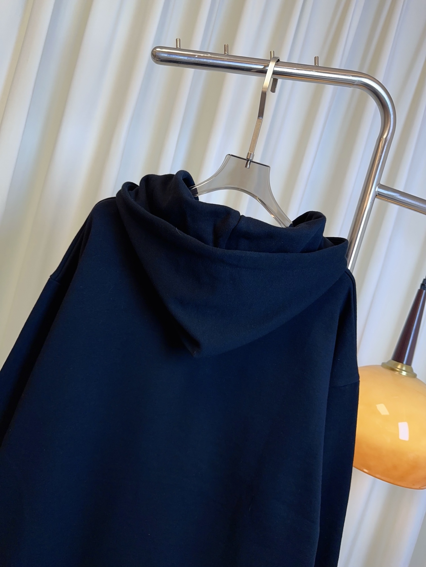 “High-Quality Custom Cotton Women’s Coat and Hoodie in Cream Fabric with Embossed Design for Fashionable Men and Women” - 图片 5