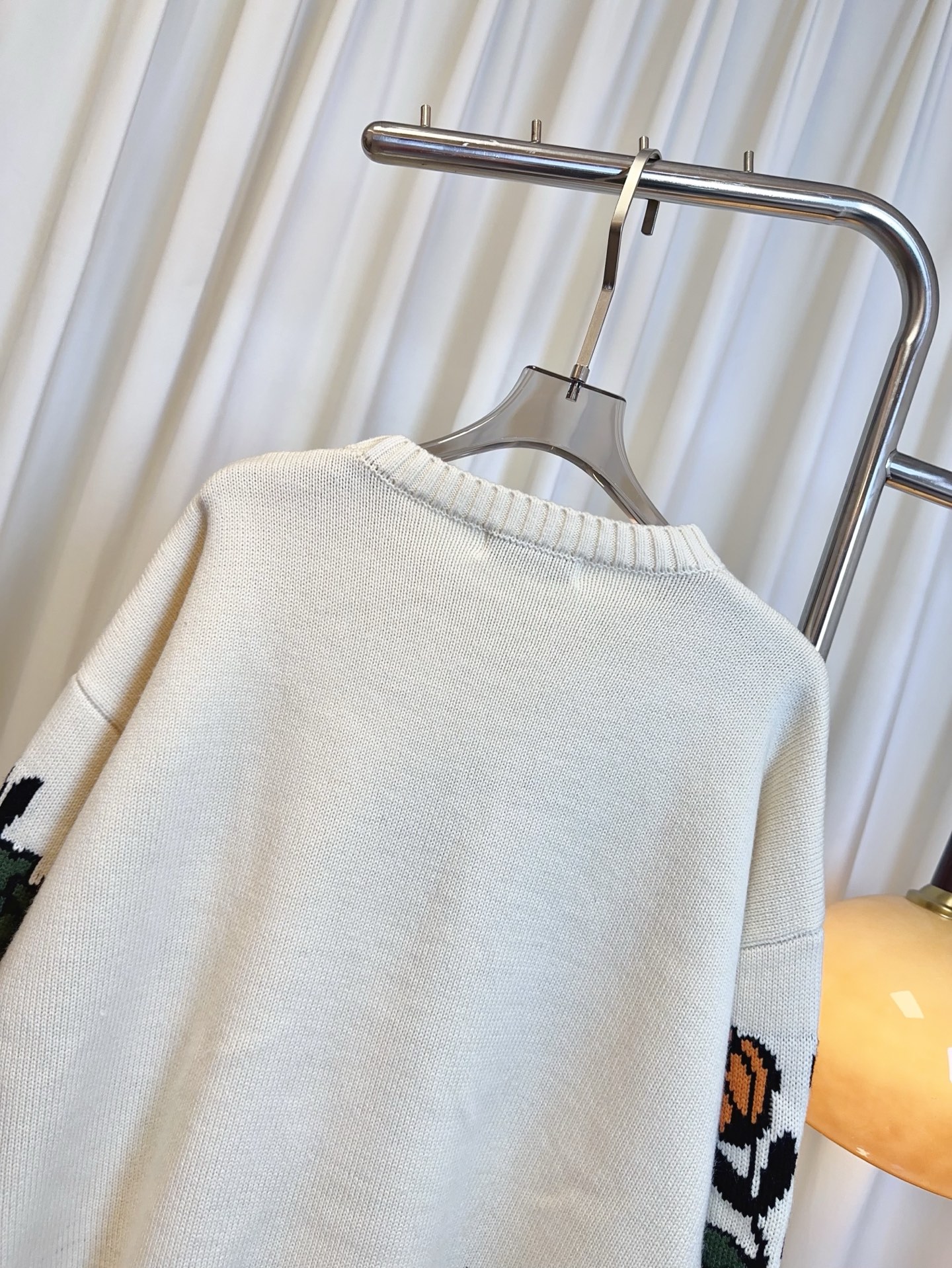 Title: Single-Rate Female Suit with Flower Logo and High-Quality Fabrics Summary: New wool coat with cozy, aerobics, rouge, and fine fashion details. - 图片 5