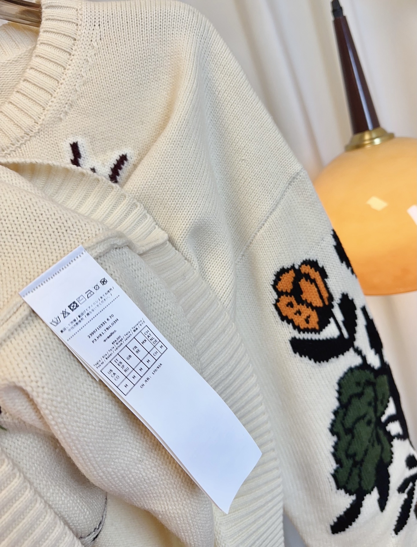 Title: Single-Rate Female Suit with Flower Logo and High-Quality Fabrics Summary: New wool coat with cozy, aerobics, rouge, and fine fashion details. - 图片 8