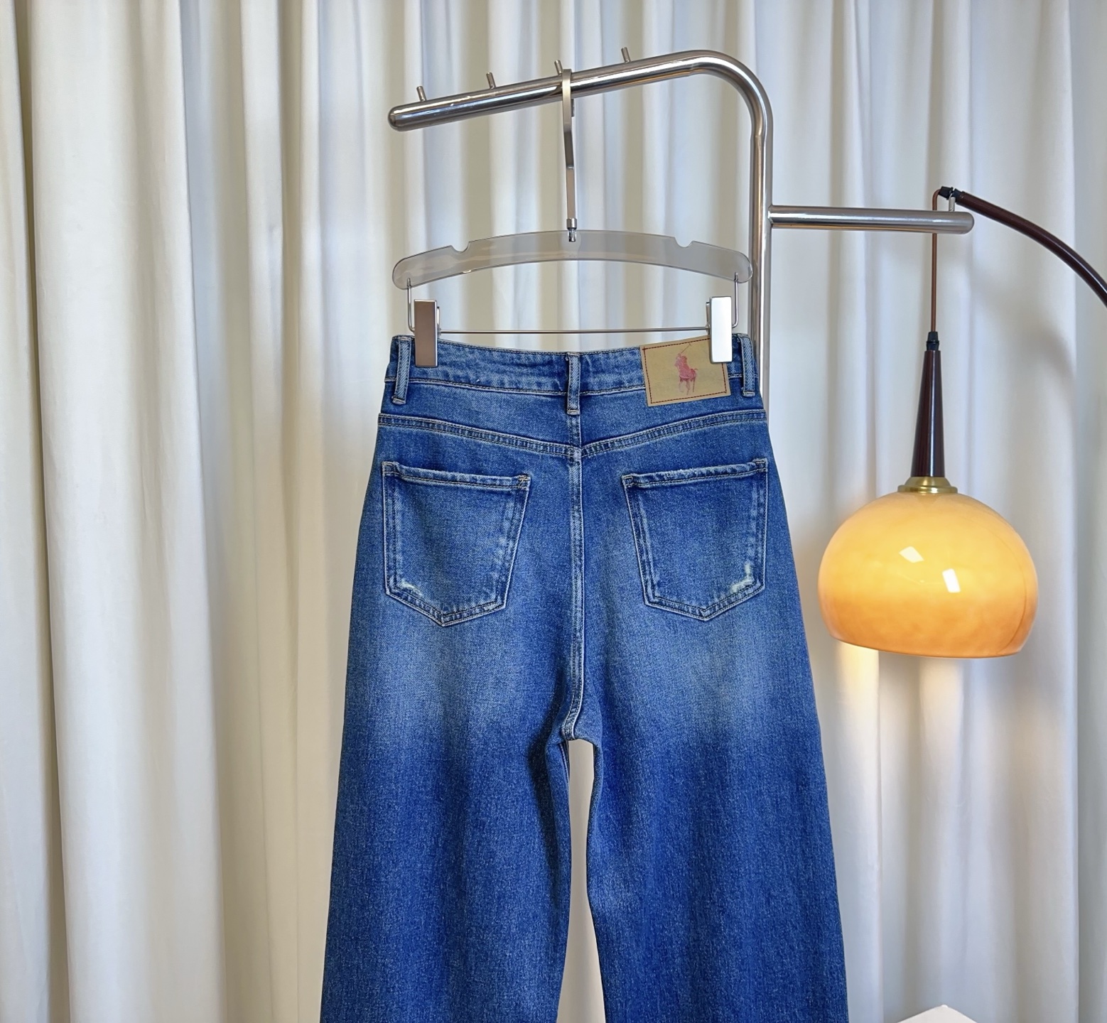 “Original Women’s Suit with New Logo Jeans in Broad-Legged Style – Top Quality Cotton-Washed Jeans in Blue” - 图片 5