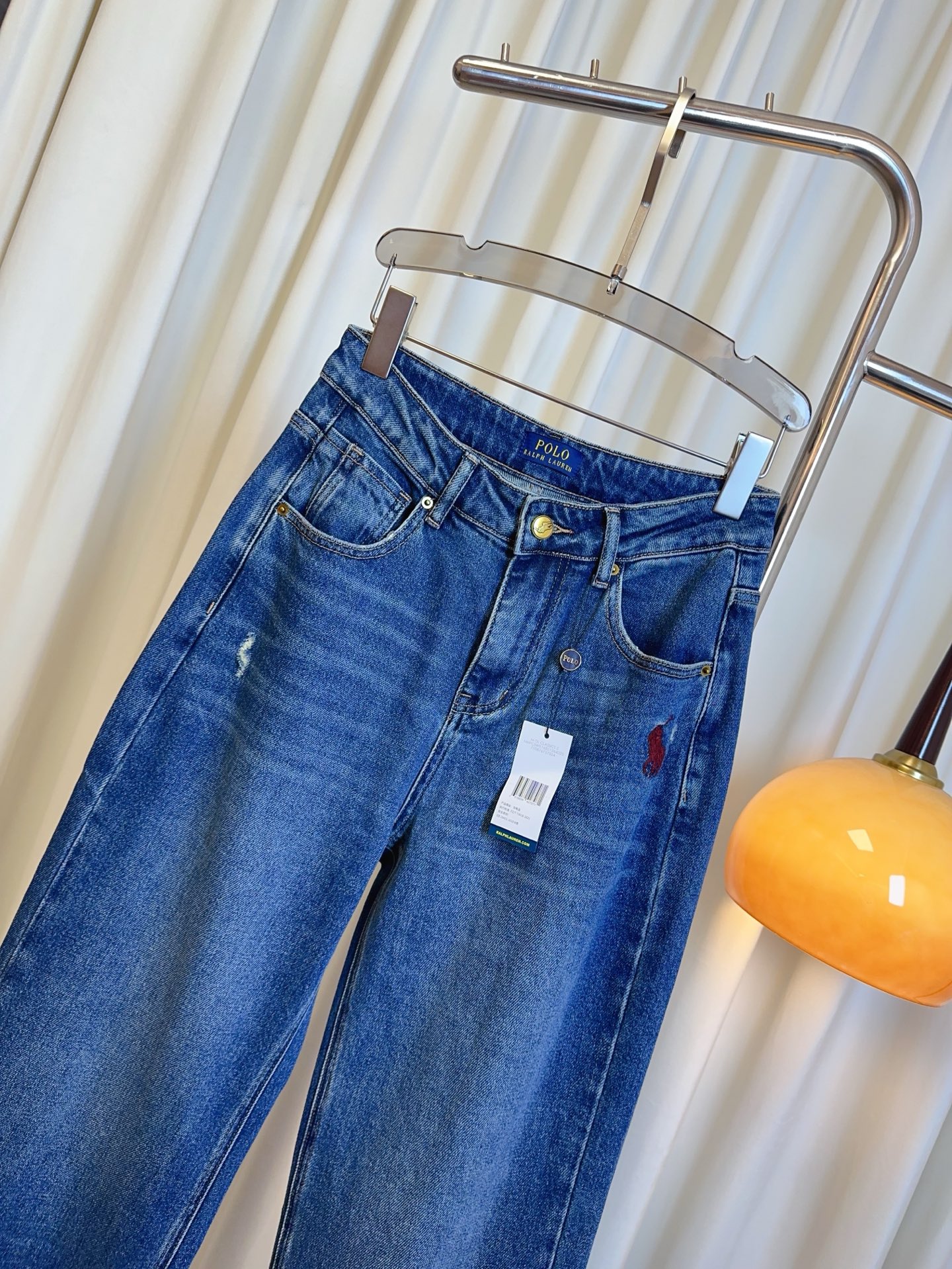 “Original Women’s Suit with New Logo Jeans in Broad-Legged Style – Top Quality Cotton-Washed Jeans in Blue” - 图片 4