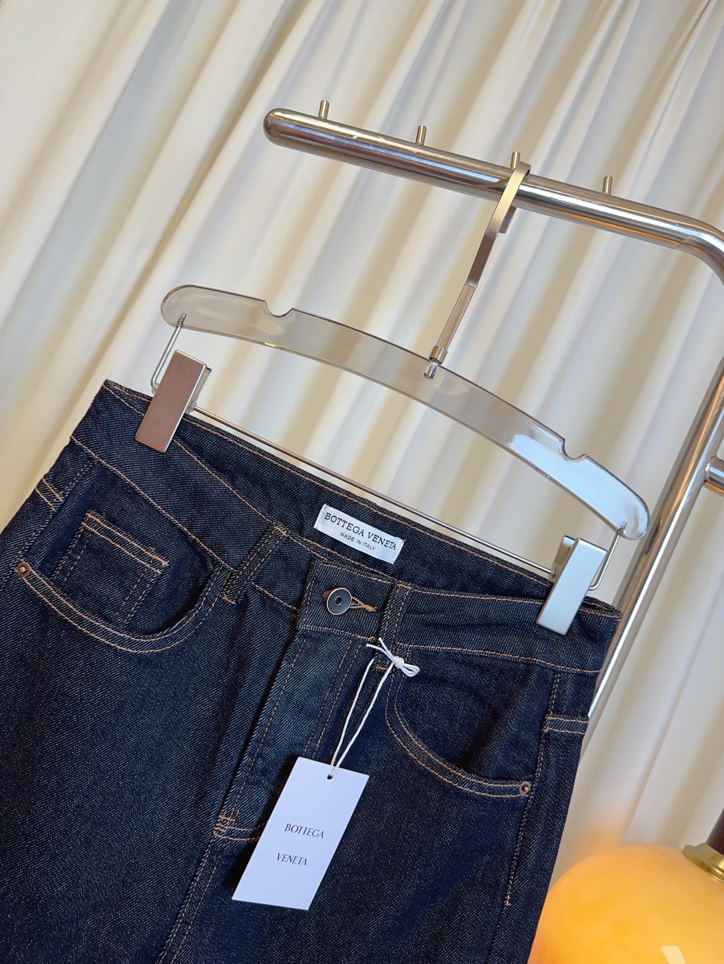 “Micro-Branded Calculator Jeans: High-Quality Women’s Suit in Woven Cotton” - 图片 7