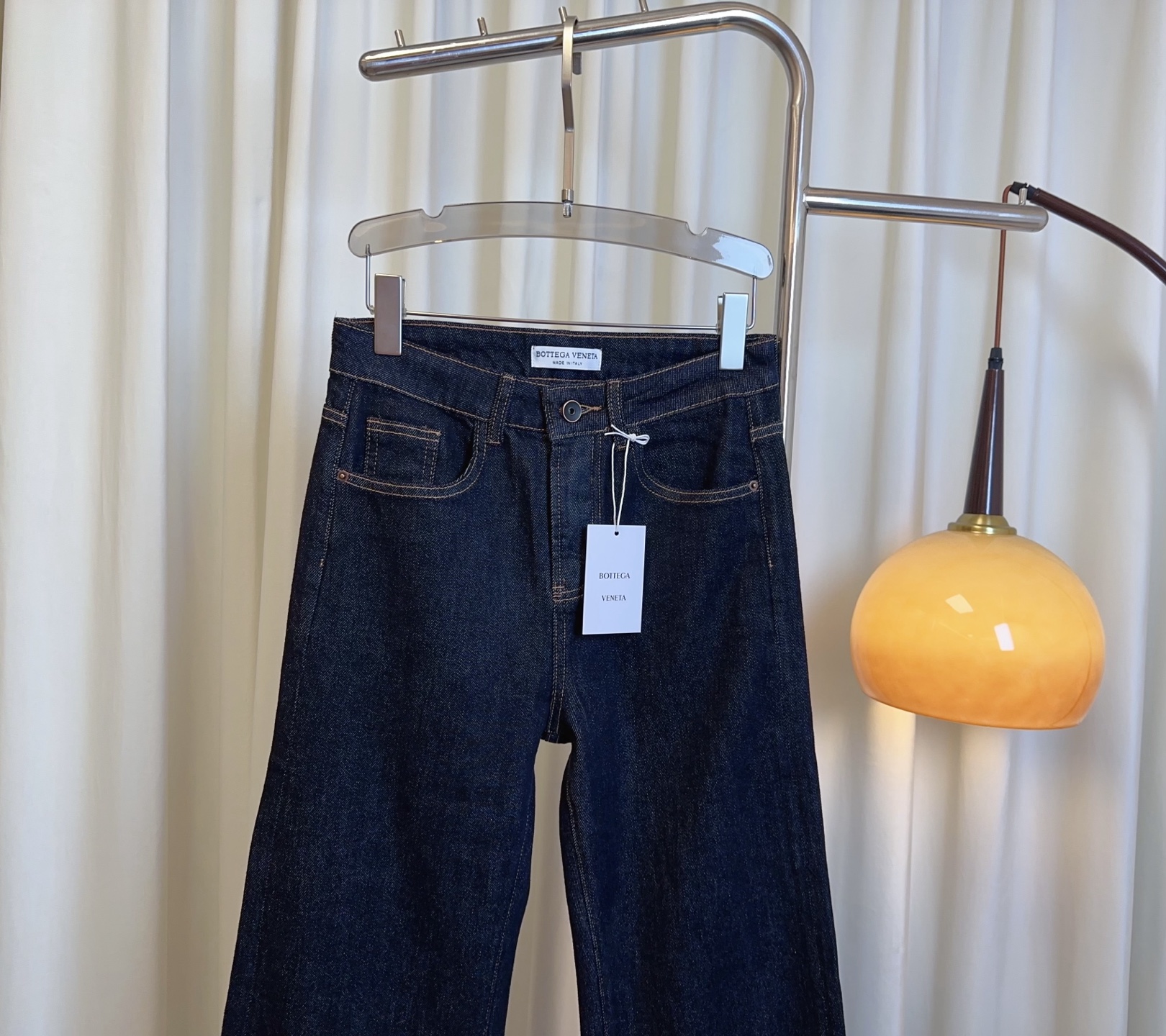 “Micro-Branded Calculator Jeans: High-Quality Women’s Suit in Woven Cotton” - 图片 3