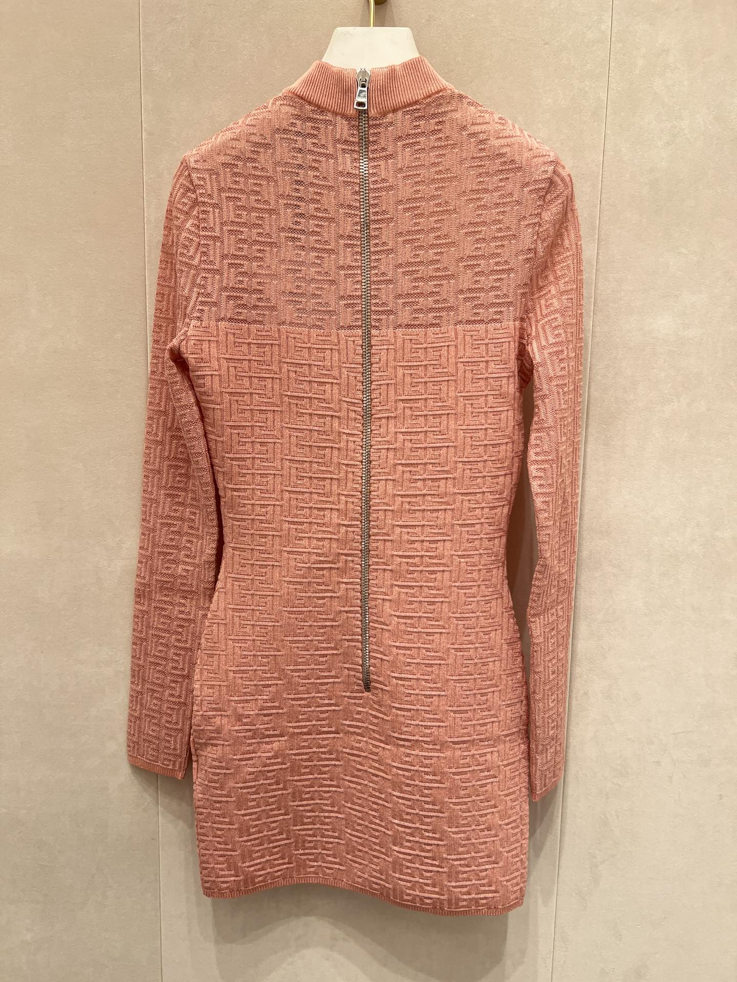 “Customized Knitted Dress for P1242 with Waist-Style Tailoring and High-Powered Design” - 图片 6