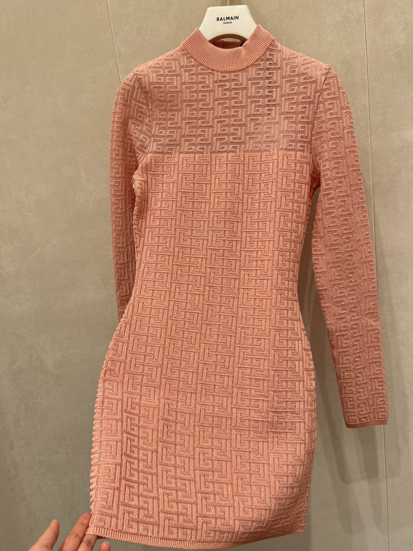 “Customized Knitted Dress for P1242 with Waist-Style Tailoring and High-Powered Design” - 图片 3