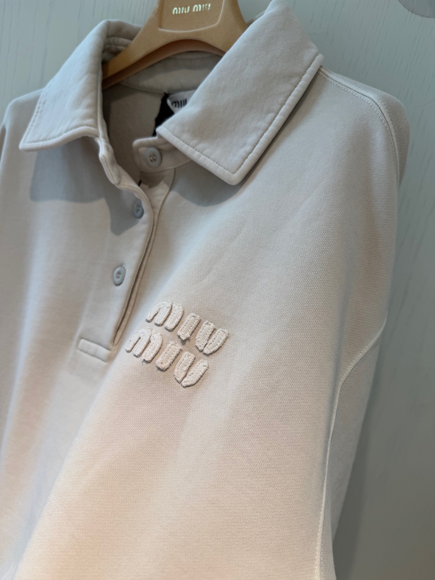 “Stylish Women’s Suit with Embroidered Polos in Cream Almond and Cotton Polo Stubble” - 图片 2