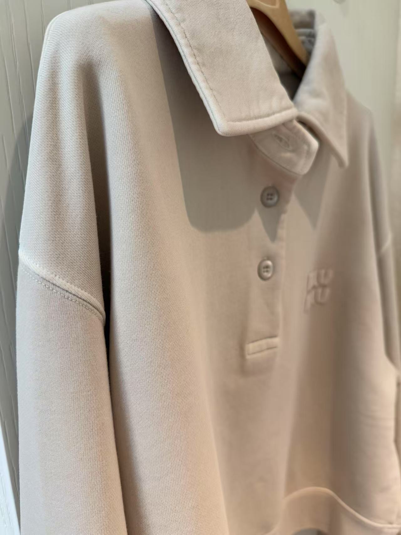 “Stylish Women’s Suit with Embroidered Polos in Cream Almond and Cotton Polo Stubble” - 图片 5