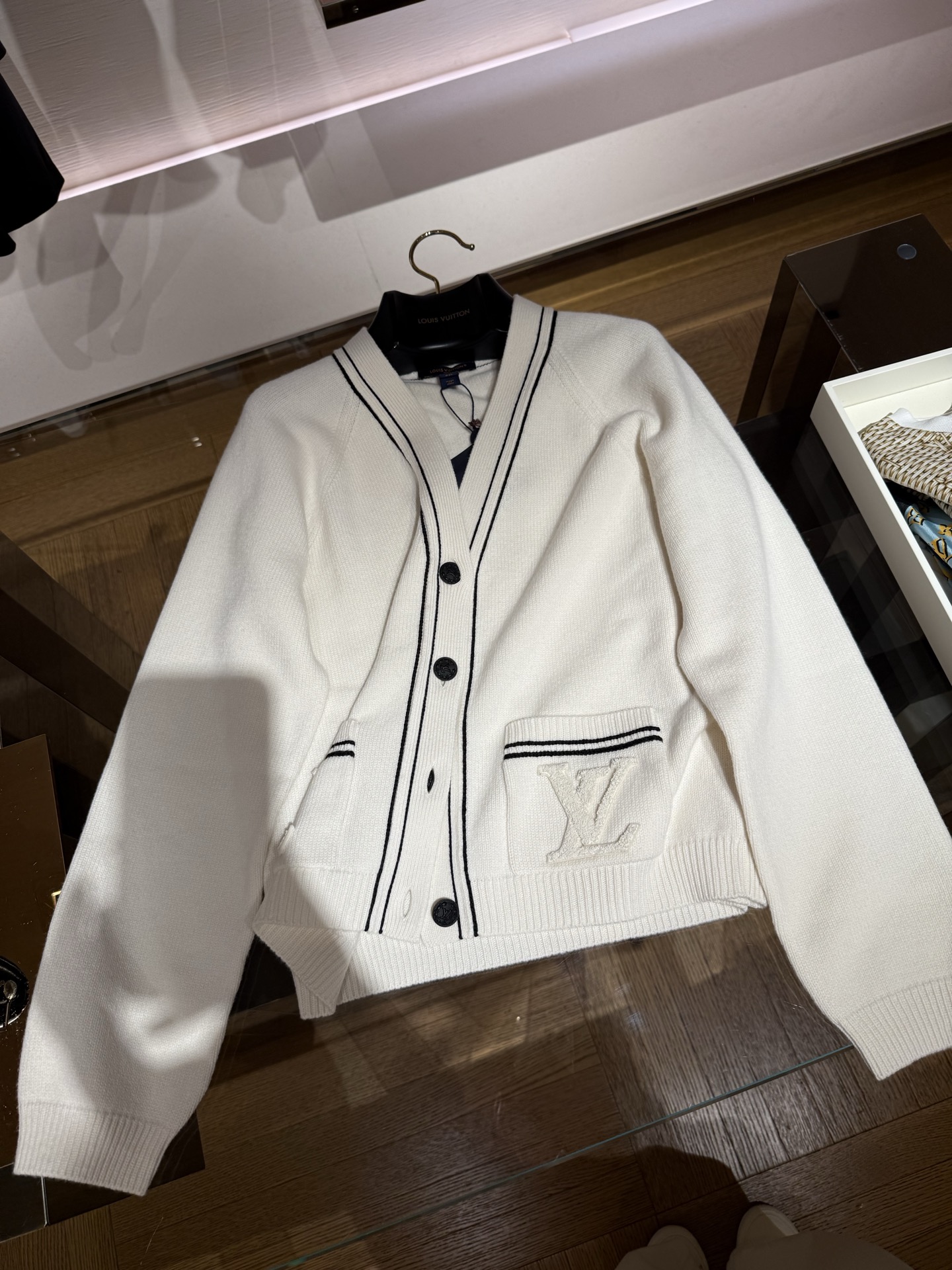 Sailboat series knit cardigan in white. Made from fine wool and cashmere blend. Comfortable fit, versatile styling. Contrast buttons, front pocket stripes, nautical style. 3D logo. Sizes: 36, 38, 40.-Big cat