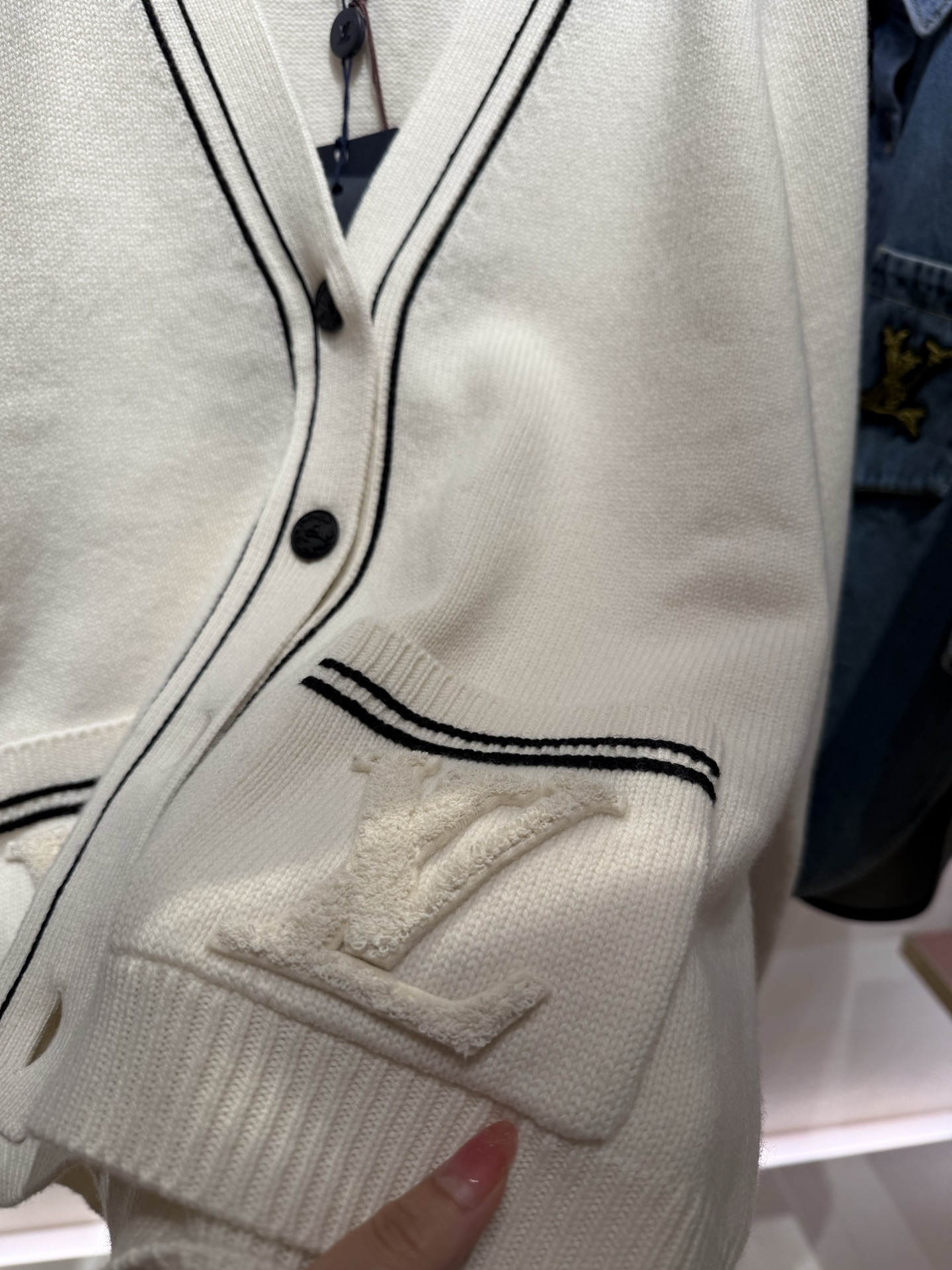 Sailboat series knit cardigan in white. Made from fine wool and cashmere blend. Comfortable fit, versatile styling. Contrast buttons, front pocket stripes, nautical style. 3D logo. Sizes: 36, 38, 40.-Big cat