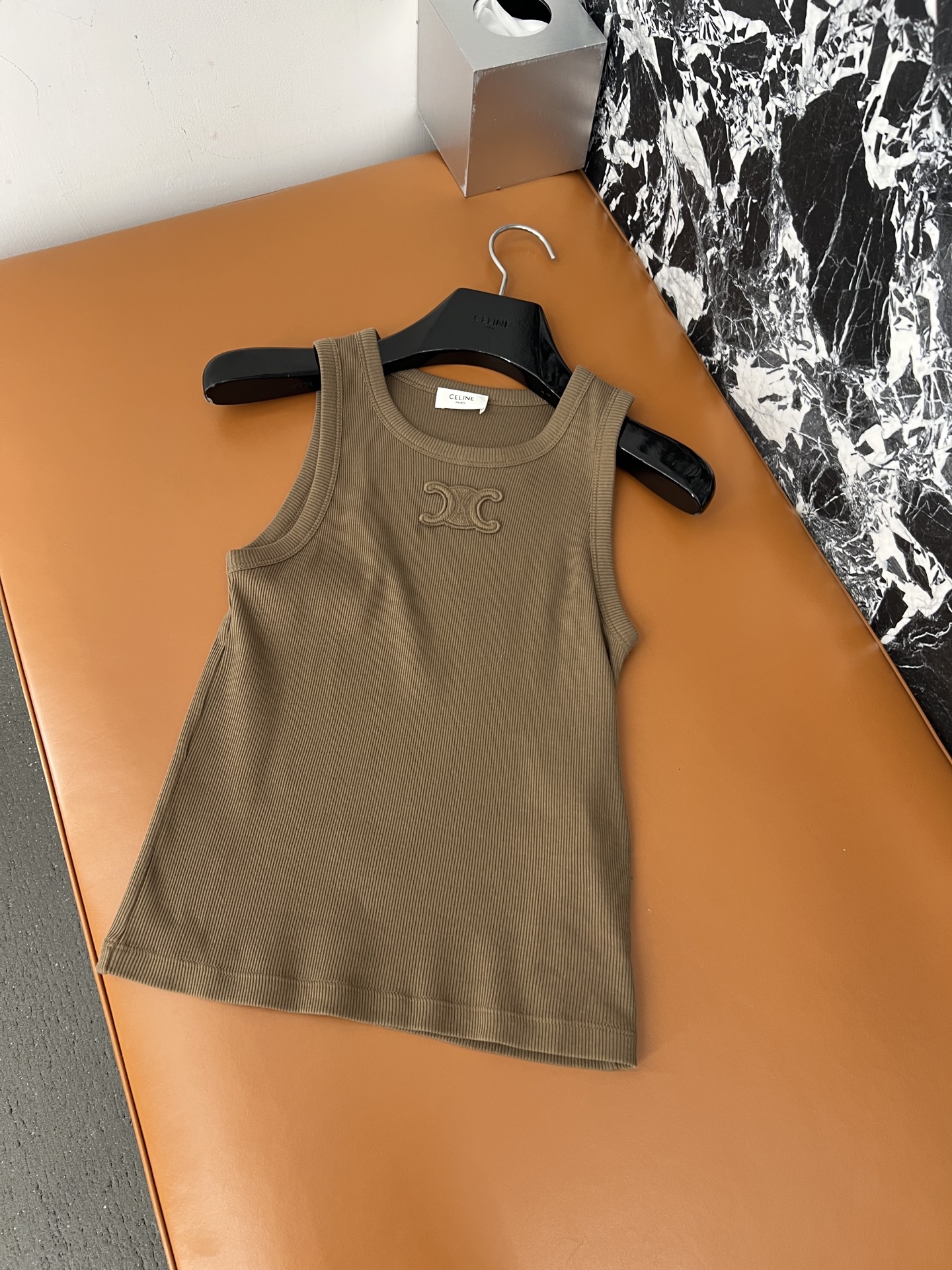 “High-Quality Comfortable Female Vests with Special Knitting Process – Classic Glamorous Mosaic Design” - 图片 8