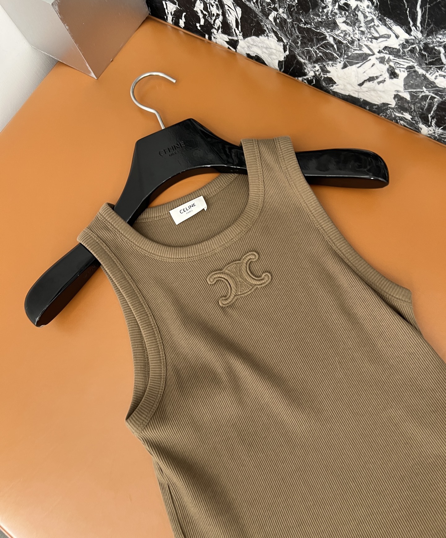 “High-Quality Comfortable Female Vests with Special Knitting Process – Classic Glamorous Mosaic Design” - 图片 5