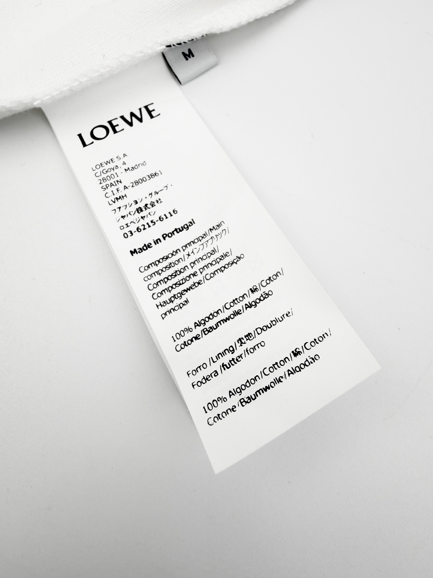 Loewe Loewe Anagram 精准锚定视觉黄金分割点 凝聚品牌精髓 圆领搭配利落插肩袖剪裁