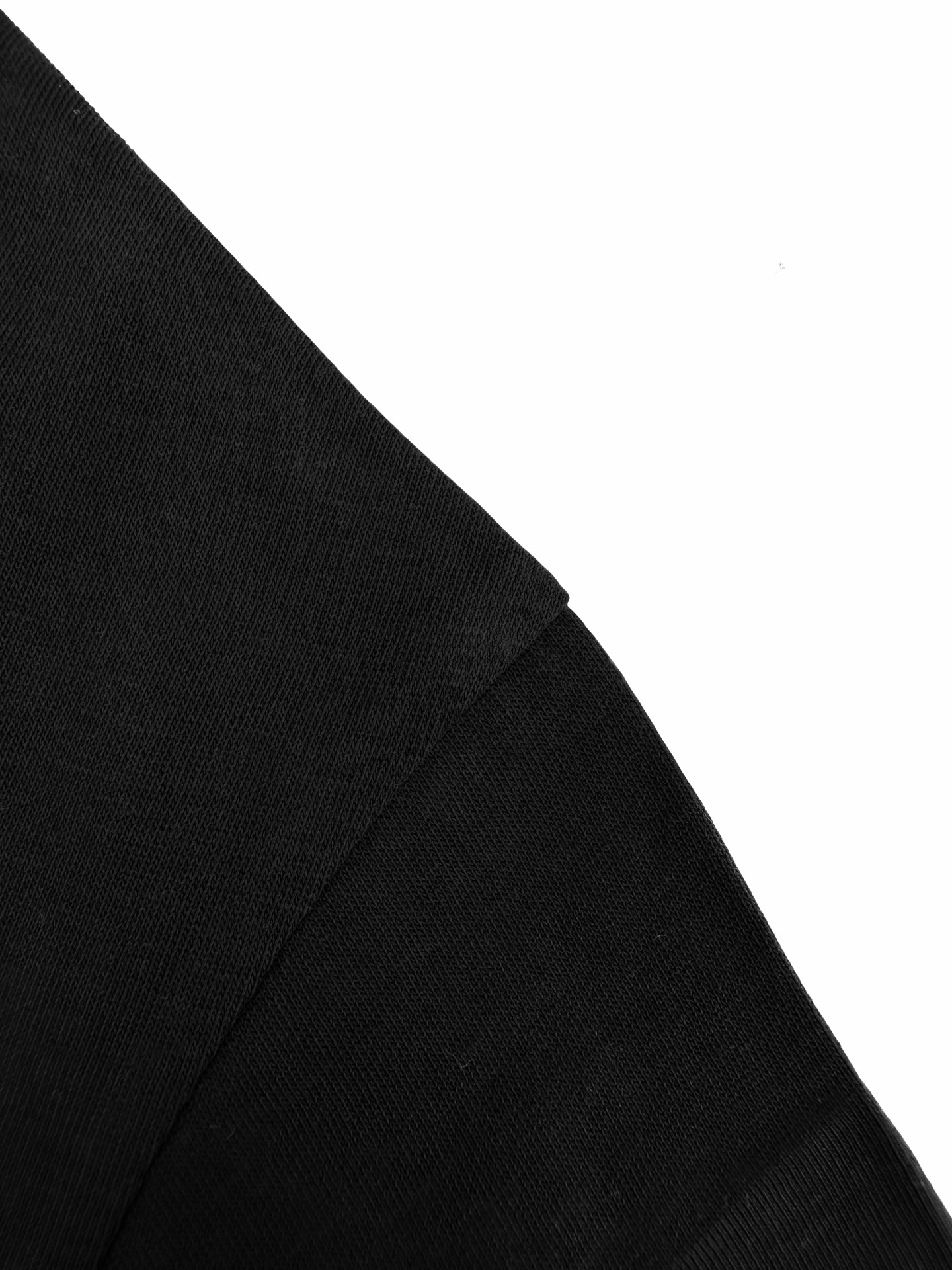 Acne Studios Acne Studios 1996 徽标图案点缀于胸前 彰显品牌魅力 袖口与下摆的磨破处理