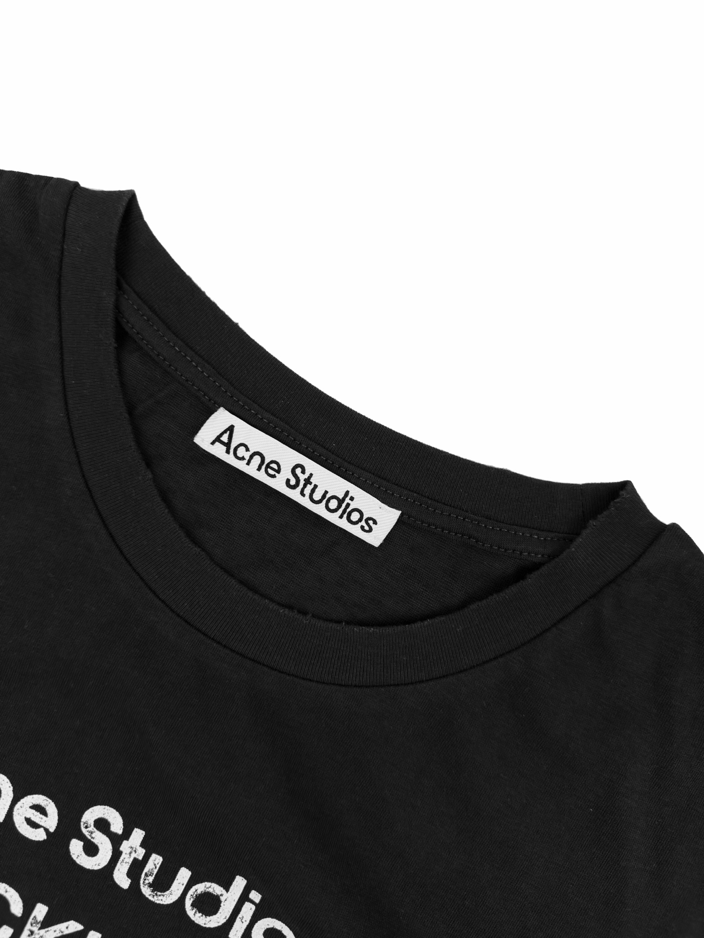 Acne Studios Acne Studios 1996 徽标图案点缀于胸前 彰显品牌魅力 袖口与下摆的磨破处理