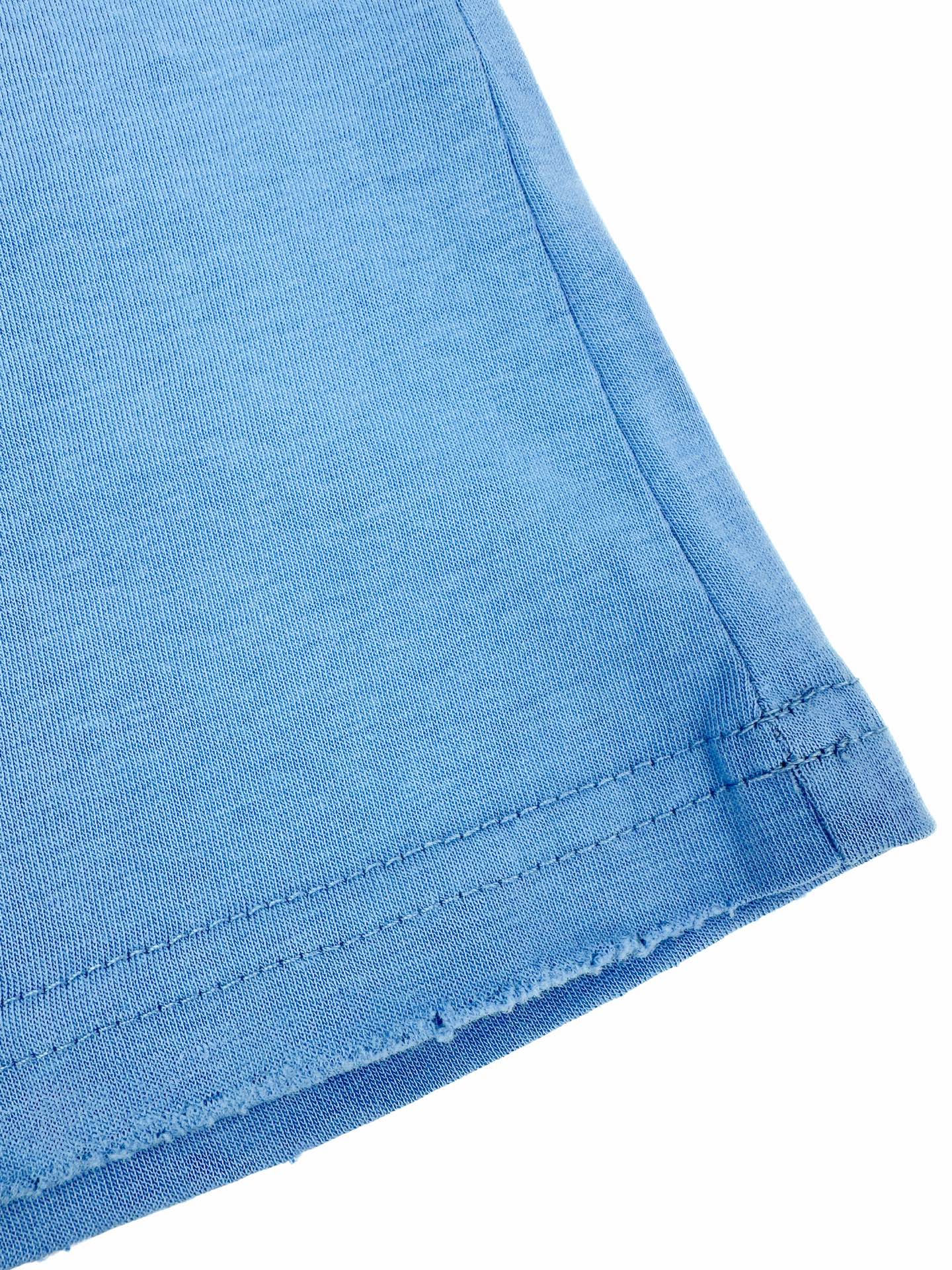Acne Studios Acne Studios 1996 徽标图案点缀于胸前 彰显品牌魅力 袖口与下摆的磨破处理
