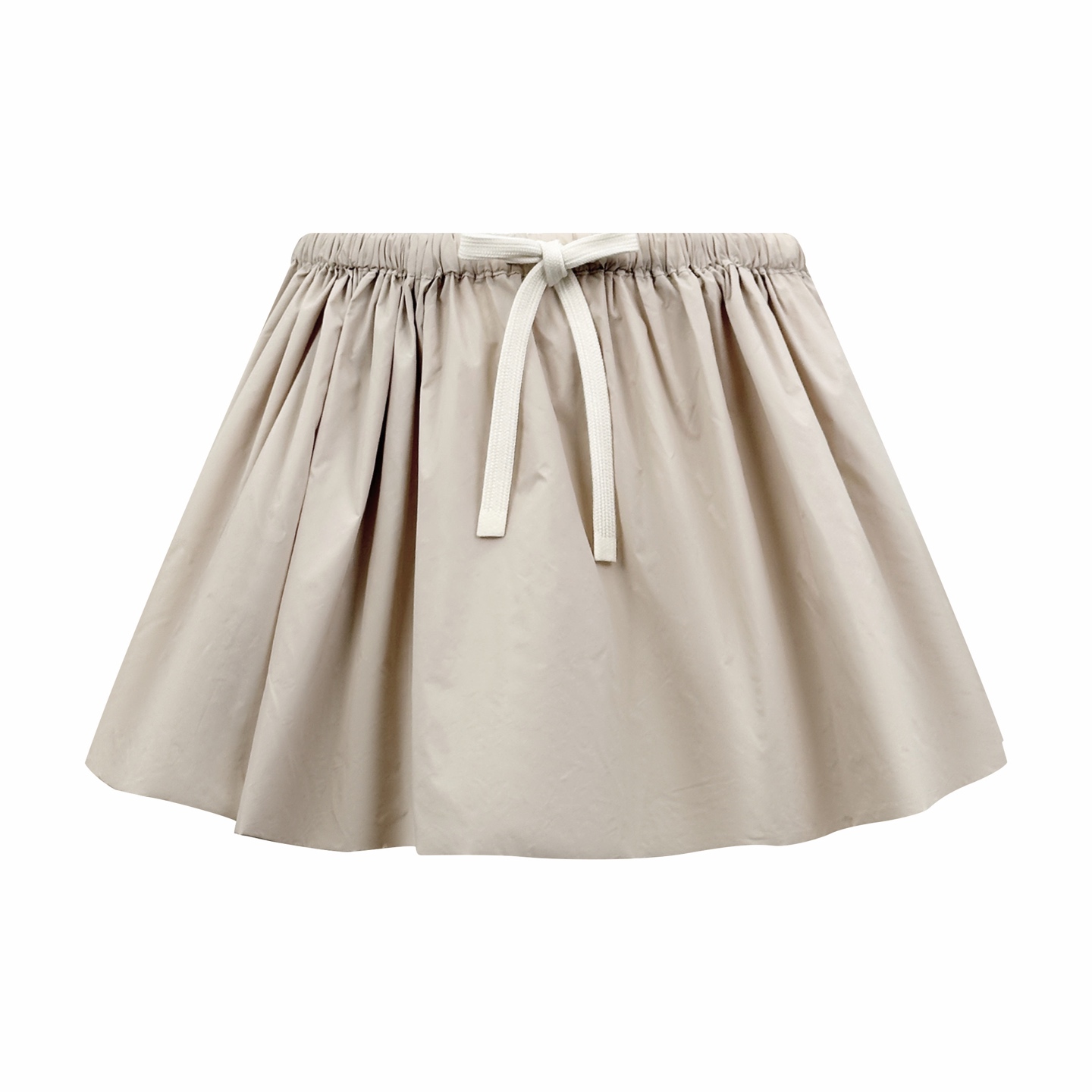 NO:910120,Women's MiuMiu logo skirt, custom-dyed densely woven water-repellent puffy nylon material, stiff and shaping, fluffy and rebound. The foggy apricot milk coffee tone lays out a gentle narrative, and comes with a soft light filter, which perfectly balances the sweetness of a girl and the relaxed nobility.  The iconic MiuMiu label is discreetly embellished on the skirt, adding a low-key sense of luxury. The ballet-style bud skirt silhouette is the core of the design, with orderly natural vertical pleats radiating from top to bottom, and the full umbrella-shaped skirt automatically expands when walking. There are no unnecessary fancy decorations, and the sense of high-end is restrained. The simpler, the more noble. 1. Special plane positioning: The imported special plane infrared positioning 'MiuMiu tag' is used to position it more accurately, firmly and firmly.  2. The accordion pleat waist strapping strip is shaped. The special strapping strip for the waist is wrapped and closed by professional pulling equipment. The cloth edge is wrapped tightly and fully, and is integrated with the elastic structure to make the waist stretch and stretch evenly. Accessories Customized 1:1 MiuMiu label Customized 1:1 MiuMiu trademark Version Slim fit Size 38 40 42 Style No. FF764,,miumiu,skirts,19860909女款 MiuMiu 徽标短裙 定制定染致密梭织防泼水蓬感尼龙料,挺括塑形,蓬松回弹.雾杏奶咖调铺陈一身温柔叙事,自带柔光滤镜,将少女甜感与松弛贵气拿捏得恰到好处. 标志性MiuMiu标签低调点缀裙边,增添了一份低调的奢华感.芭蕾风花苞裙廓形为设计内核,自上而下放射出错落有序的自然竖褶,行走间自动撑开饱满伞状裙摆.无多余花哨装饰,高级感克制流露,越简单越显贵. 1.专机定位 采用进口专机红外线定位“MiuMiu标签” 位置更为精准、牢固结实. 2.风琴褶束腰捆条定型 腰位专用捆条经专业拉筒设备一体包合收边,布边包裹紧实饱满,结合松紧结构一体成型,腰头弹力伸缩均匀. 辅料 定制1:1 MiuMiu 标签  定制1:1 MiuMiu 商标  版型 修身版型 尺码 38 40 42 款号 FF764,,miumiu,skirts,,Men's clothing