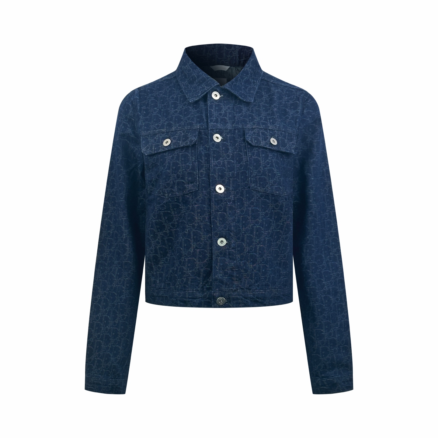 NO:936727,Women's Dior Oblique full-print denim jacket. Customized deep-sea satin jacquard puree denim, which is as warm and moist as cotton, comfortable and close to the skin. The collection's deep-sea indigo paving base, the same color jacquard dark pattern weaving layering, retro blue tones interpret low-key luxury.  The iconic Oblique presbyopia gene is implicitly woven into the denim texture, revealing the French style between the dark and light textures. The matte Dior leather label is embedded on the back, turning the recognition into a restrained luxury foreshadowing. The short-cut version shapes the slim body, and the neat cut-off line naturally falls above the waistline, accurately dividing the body into three-to-seven golden ratios. The hidden pattern hides the background, and the classic blue tone creates a timeless outfit. 1. Jacquard fabric  By weaving the Oblique effect on the surface of the fabric, we precisely control the interweaving of warp and weft threads, yarn density and tension, making the whole layered and more three-dimensional. 2. Manual positioning and cutting. Manually accurately measure the size of the denim material to ensure that the original pattern and the cutting pattern are completely aligned. 3. Double washing and light frying process: The denim material is first pre-processed by desizing and cleaning, then sand washed to produce a fading effect, and then fried through special chemical treatment to finally present a unique contrasting effect. Accessories Customized 1:1 CD  I-shaped buckle customized 1:1 CD leather tag customized 1:1 CD trademark version fit version size 36 38 40 style number DD140, dior, jackets & coats, gold,19860909女款 Dior Oblique满印牛仔外套 定制深海贡缎提花原浆牛仔布,温润如棉,舒适贴肤.典藏深海靛蓝铺陈基底,同色提花暗纹织就层次,复古蓝调诠释低调奢感. 标志性Oblique老花基因含蓄织入丹宁肌理,于深浅肌理间流露法式格调,后背处嵌置哑光Dior皮质标牌,将辨识度化作内敛的奢华伏笔.短裁版型塑窈窕体态,利落截线自然落于腰线上方,精准分割身材三七分黄金比例.暗纹藏底蕴,经典蓝调塑造永不过时穿搭. 1.面料提花 通过在织物表面织出Oblique效果,精准控制经纬线交织方式,纱线密度与张力,令整体层次分明,更富立体质感. 2. 人工定位花裁剪 人工精确测量牛仔料尺寸,确保原版图案与裁剪图案完全对齐. 3.洗水轻炒双工艺 先对牛仔料进行退浆清洗预处理,再进行砂洗以产生褪色效果,再通过特殊化学处理炒色,最终呈现独特撞色效果. 辅料 定制1:1 CD 工字扣 定制1:1 CD 皮牌 定制1:1 CD 商标 版型 合身版型 尺码 36 38 40 款号 DD140,,dior,jackets & coats,gold,,Men's clothing