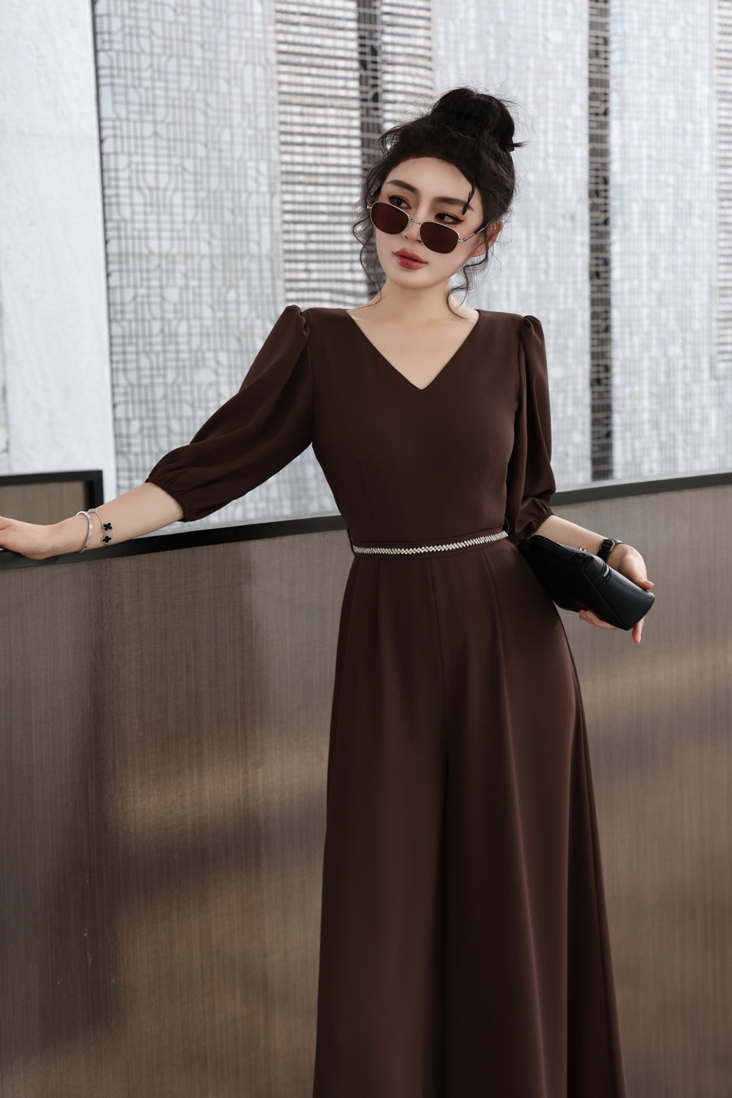 High-Quality Women’s Outfits Paired with Packaged Fragrance: The New Cosmopolitan Acoustic Fabric - 图片 2