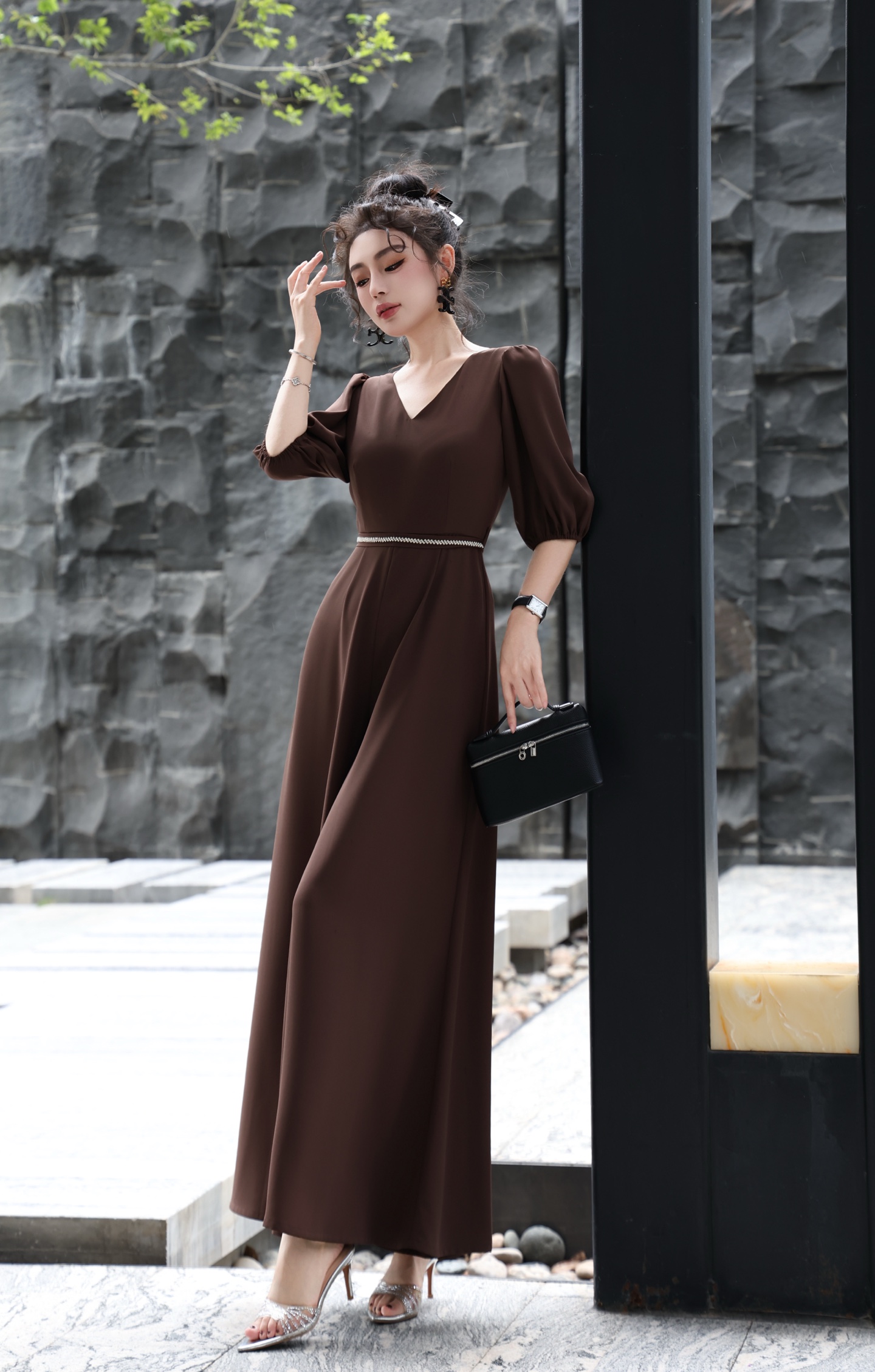 High-Quality Women’s Outfits Paired with Packaged Fragrance: The New Cosmopolitan Acoustic Fabric - 图片 5