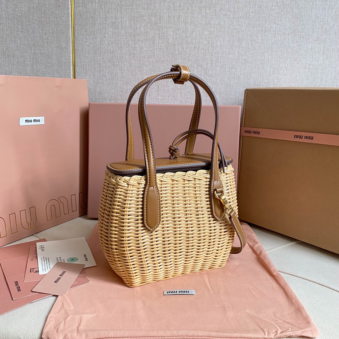 Miu Miu Style Blue Leather Bag Lookbook Reference image 2
