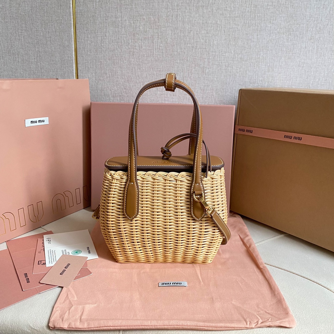 Miu Miu Style Blue Leather Bag Lookbook Reference image 1