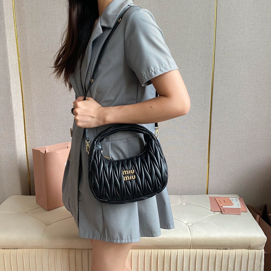 NO:205095,5BC (black) upper body effect reference, MIUMIU, miumiu198609095BC（黑色） 上身效果参考,MIUMIU,miumiu,Bag