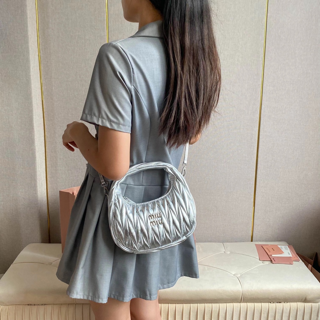 NO:205066,5BC (Silver) upper body effect reference, MIUMIU, miumiu198609095BC（银色） 上身效果参考,MIUMIU,miumiu,Bag
