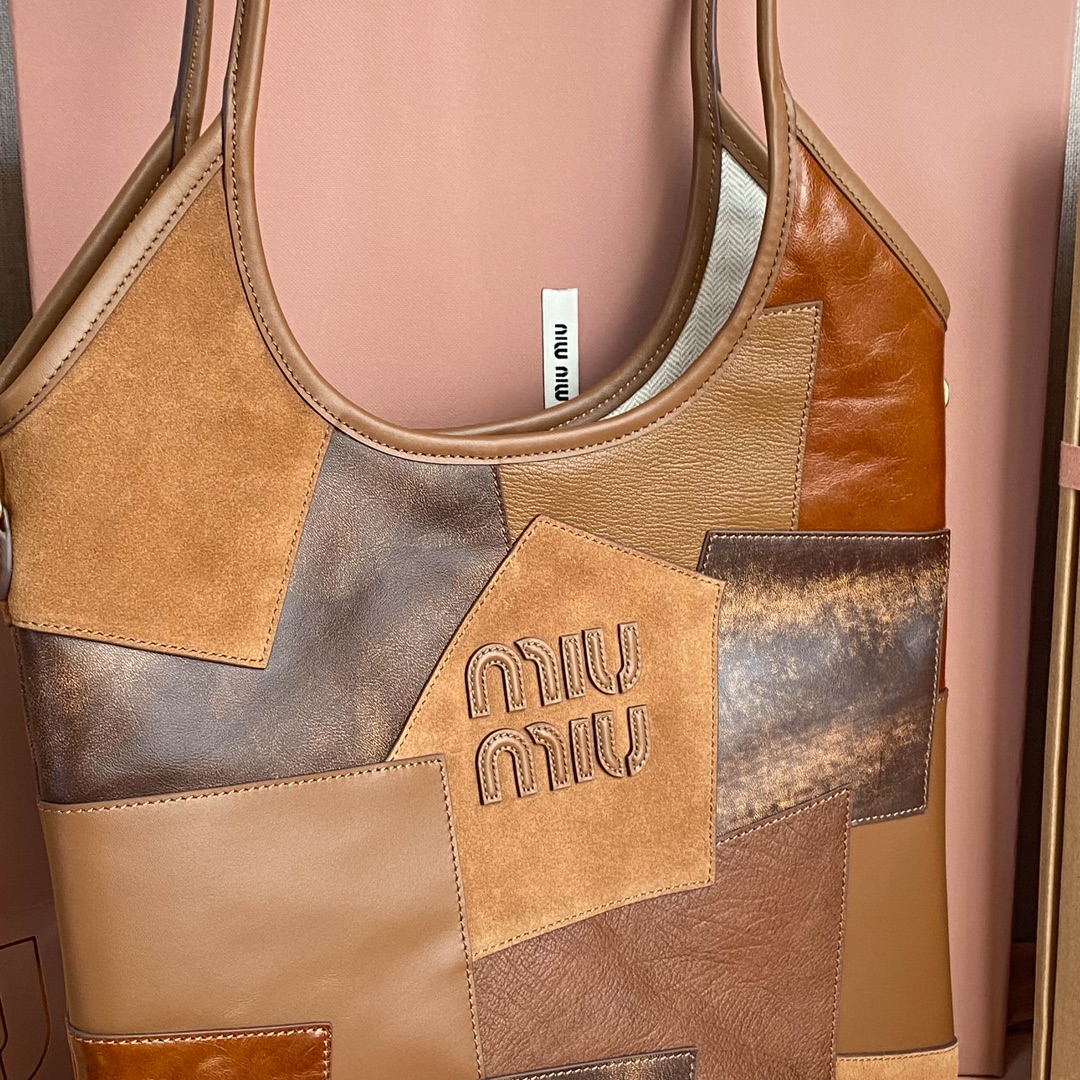 Miu Miu 5BG231 Miu家新款伊势丹限定托特包 官网主推 今年绝对爆 款式 进口小牛皮