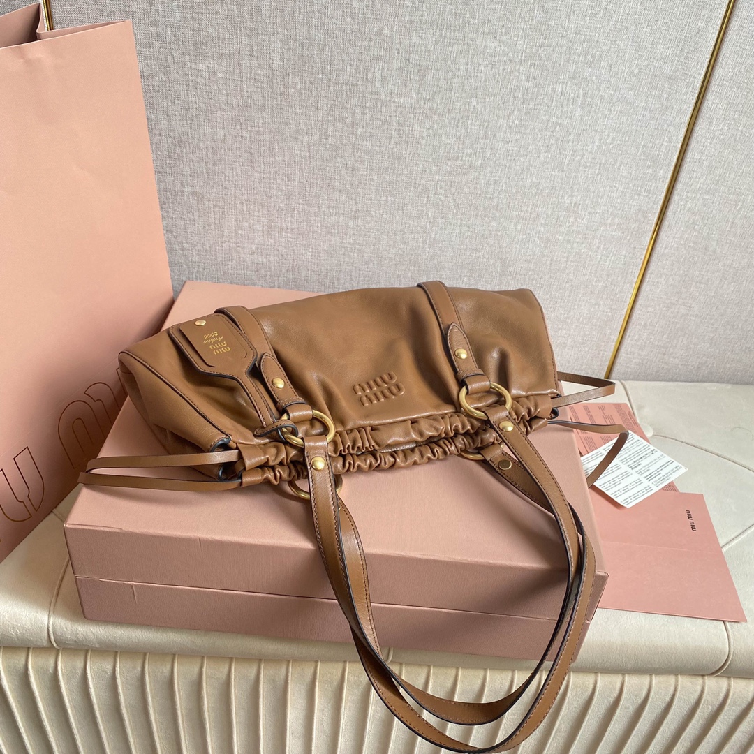Miu Miu 5BG289 MIU中古腋下饺子包 全新植柔羊皮满满 怀旧风情 搭配钢质做旧金属五金配件