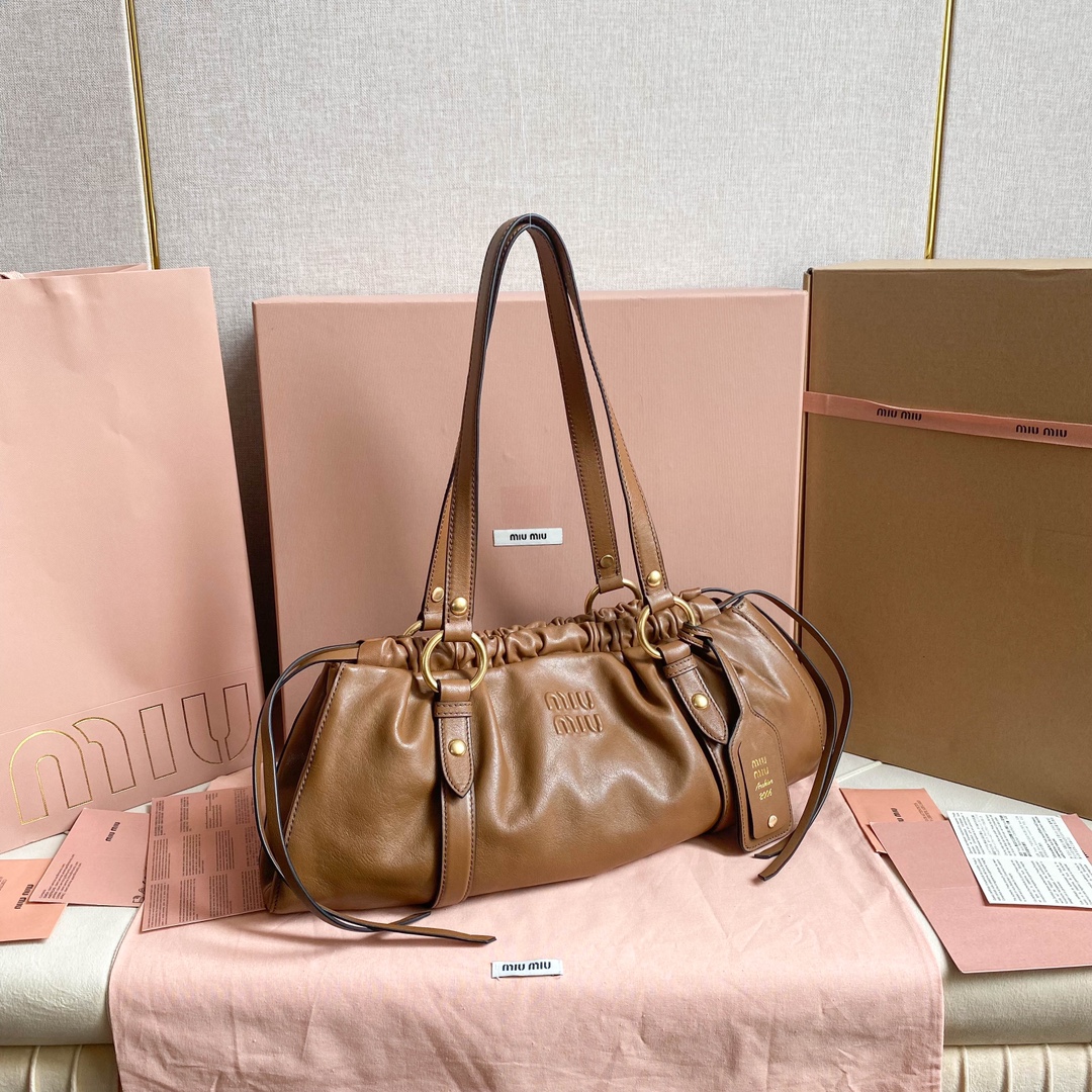 Miu Miu 5BG289 MIU中古腋下饺子包 全新植柔羊皮满满 怀旧风情 搭配钢质做旧金属五金配件