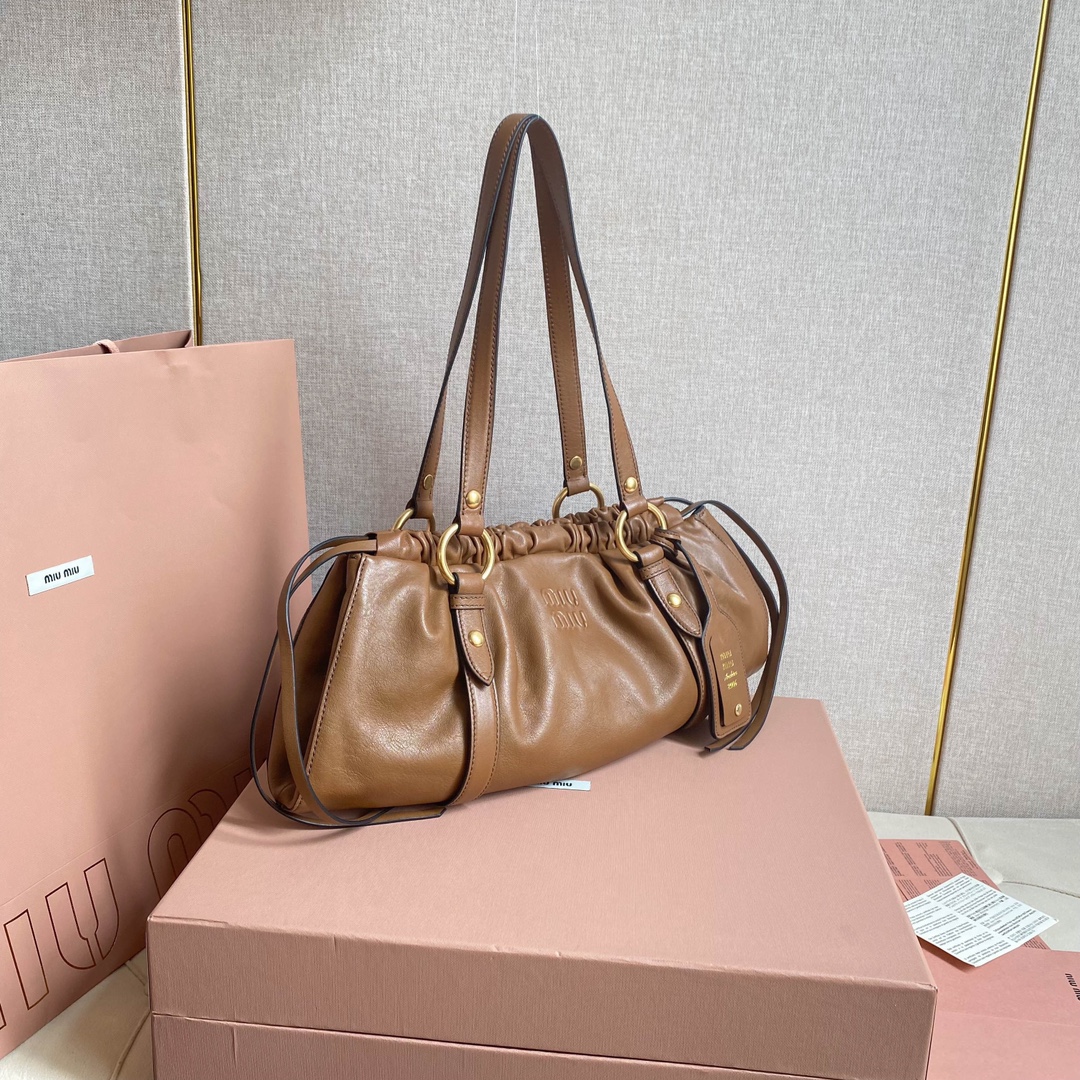 Miu Miu 5BG289 MIU中古腋下饺子包 全新植柔羊皮满满 怀旧风情 搭配钢质做旧金属五金配件