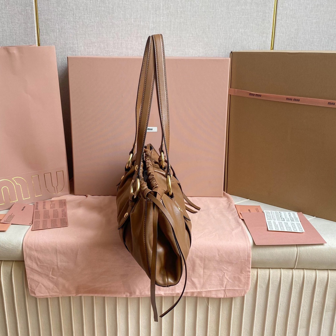 Miu Miu 5BG289 MIU中古腋下饺子包 全新植柔羊皮满满 怀旧风情 搭配钢质做旧金属五金配件