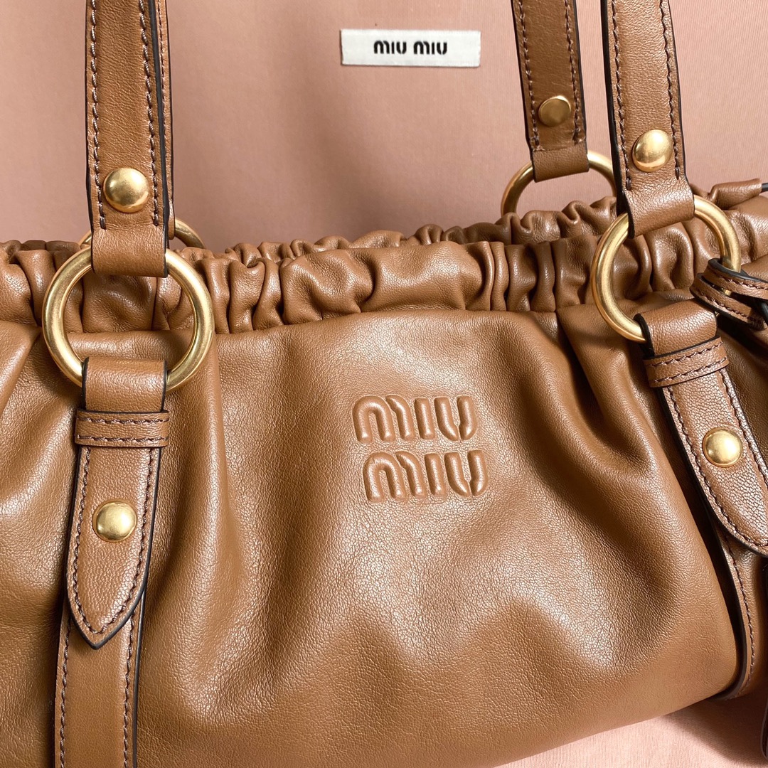 Miu Miu 5BG289 MIU中古腋下饺子包 全新植柔羊皮满满 怀旧风情 搭配钢质做旧金属五金配件