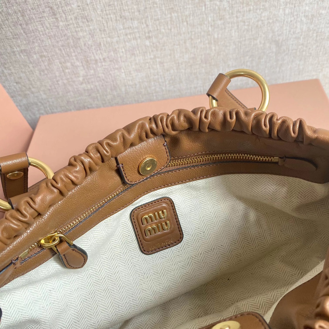 Miu Miu 5BG289 MIU中古腋下饺子包 全新植柔羊皮满满 怀旧风情 搭配钢质做旧金属五金配件