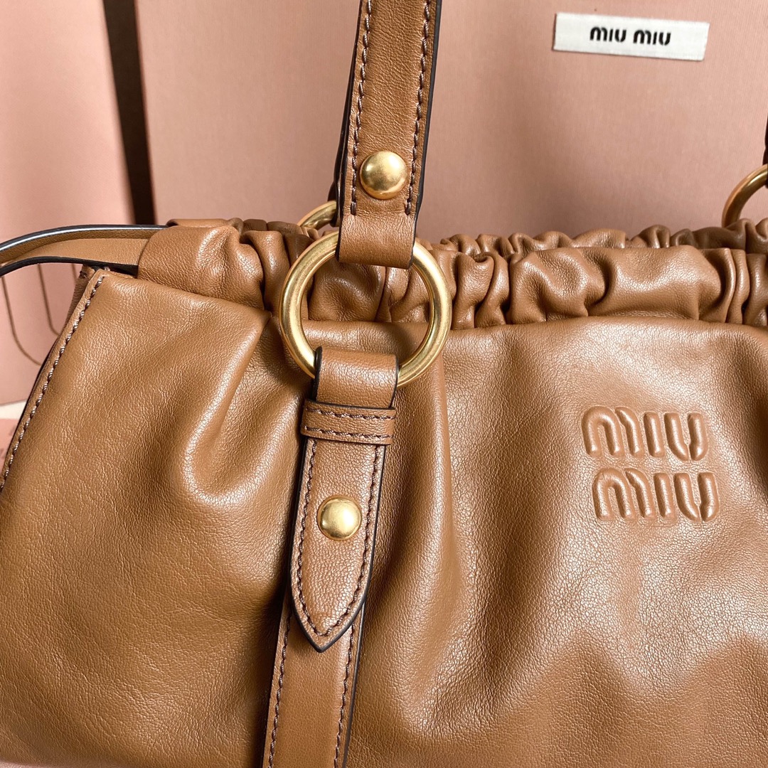 Miu Miu 5BG289 MIU中古腋下饺子包 全新植柔羊皮满满 怀旧风情 搭配钢质做旧金属五金配件
