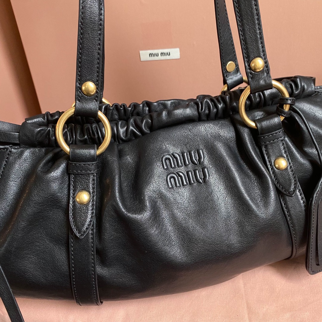 Miu Miu 5BG289 MIU中古腋下饺子包 全新植柔羊皮满满 怀旧风情 搭配钢质做旧金属五金配件