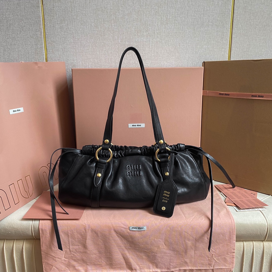 Miu Miu 5BG289 MIU中古腋下饺子包 全新植柔羊皮满满 怀旧风情 搭配钢质做旧金属五金配件
