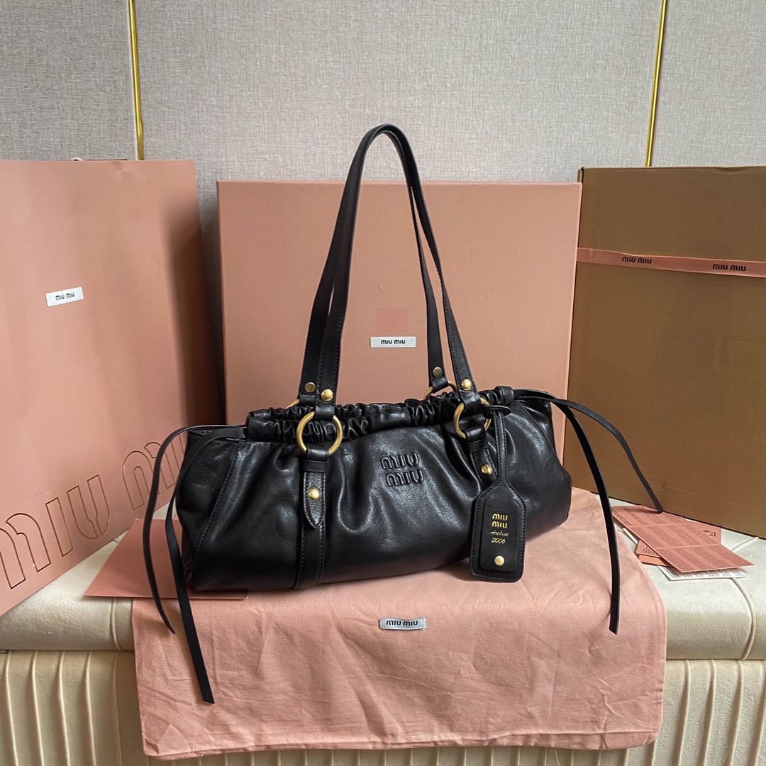 Miu Miu 5BG289 MIU中古腋下饺子包 全新植柔羊皮满满 怀旧风情 搭配钢质做旧金属五金配件