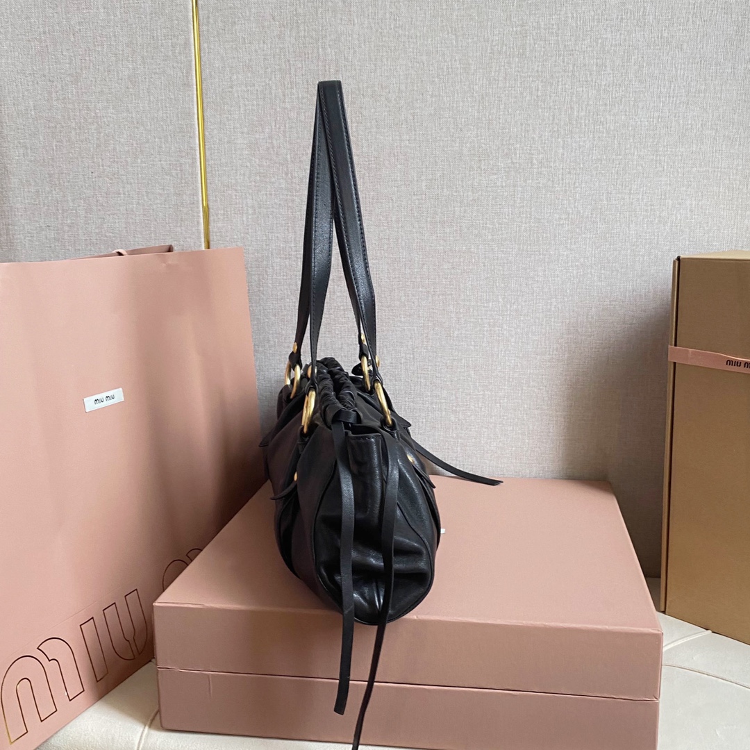 Miu Miu 5BG289 MIU中古腋下饺子包 全新植柔羊皮满满 怀旧风情 搭配钢质做旧金属五金配件