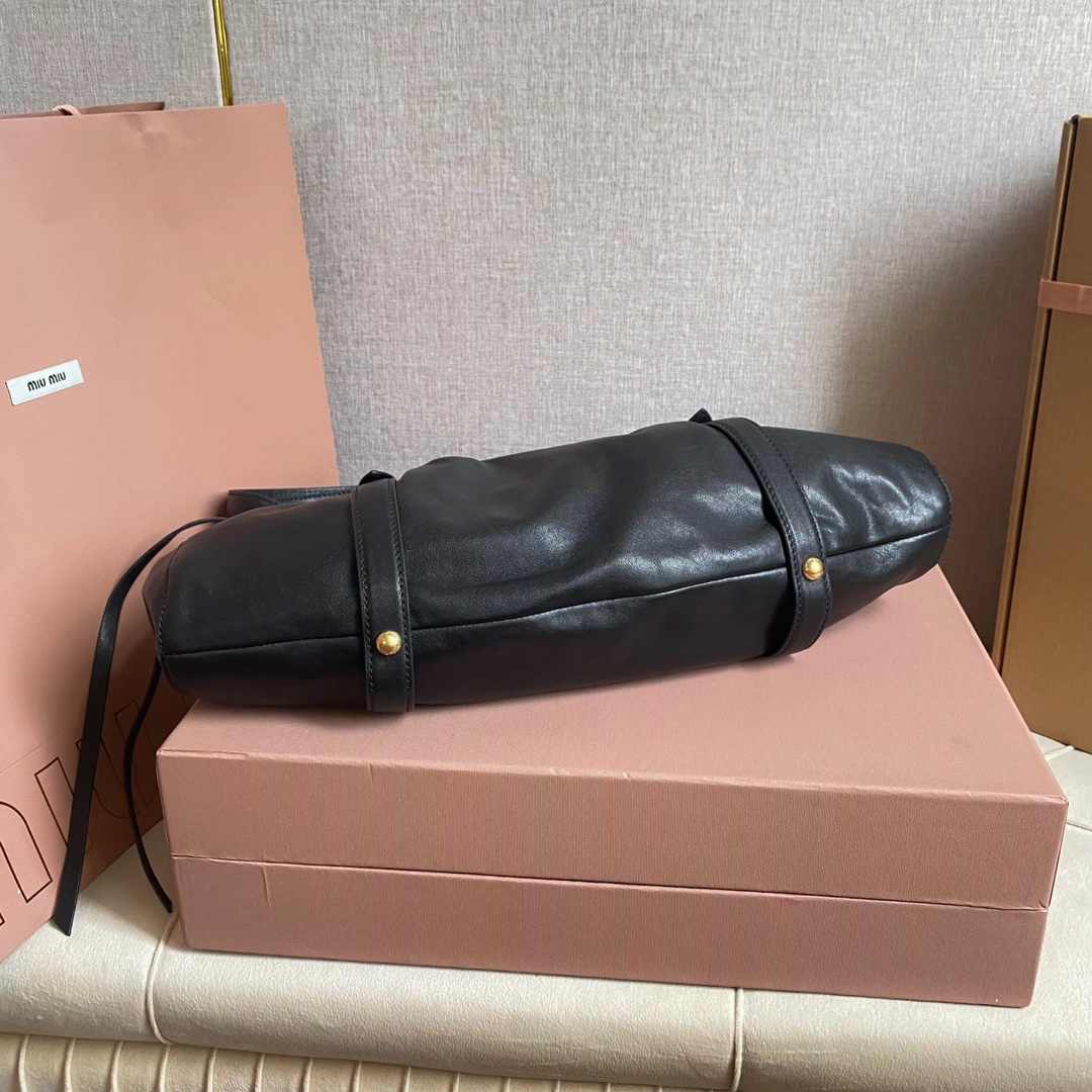 Miu Miu 5BG289 MIU中古腋下饺子包 全新植柔羊皮满满 怀旧风情 搭配钢质做旧金属五金配件