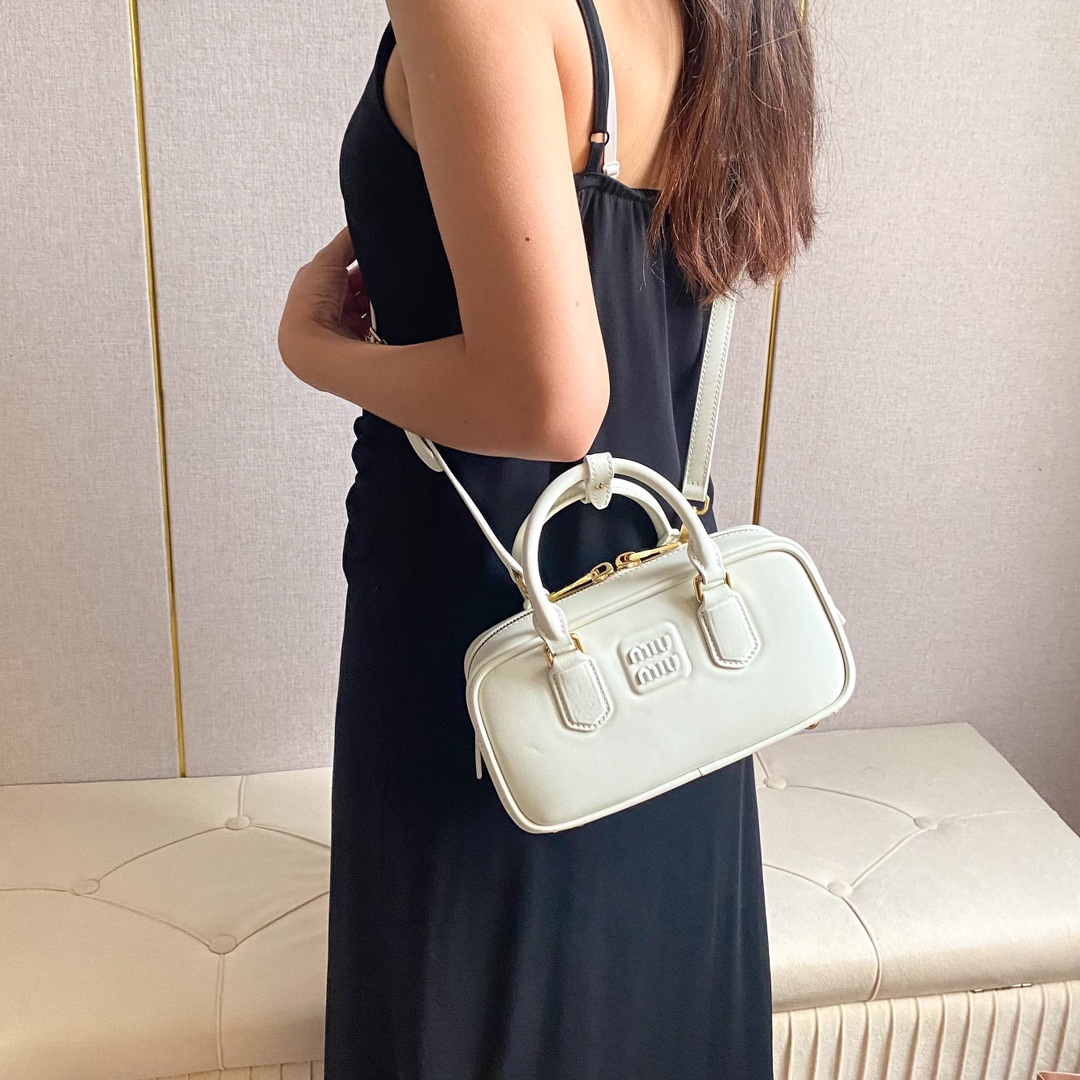 NO:204729,5BB142 (white) upper body effect reference, MIUMIU, miumiu198609095BB142（白色） 上身效果参考,MIUMIU,miumiu,Bag