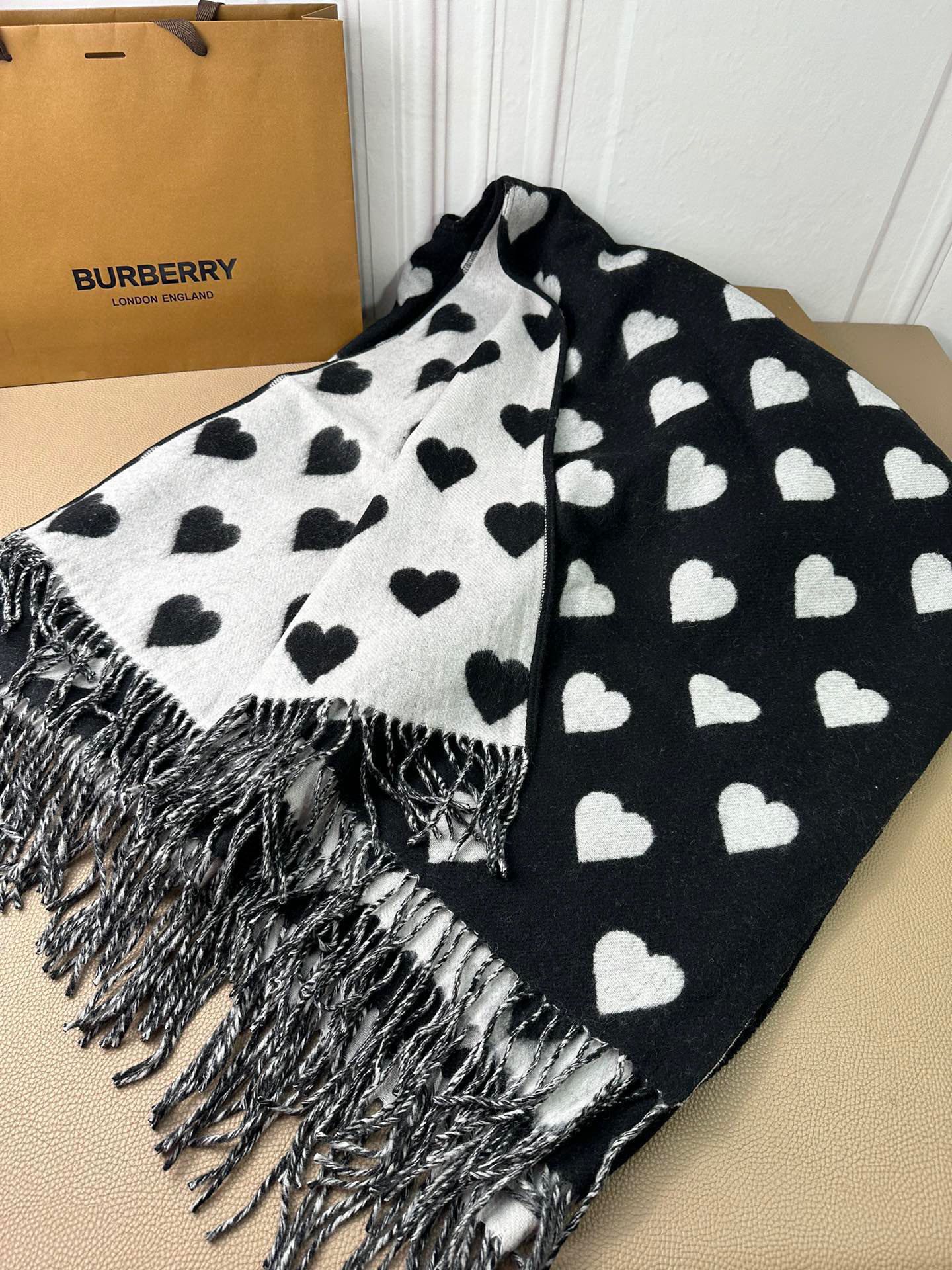 P。B家。【巴黎时装周秀款！💕！】【高品质！！真真正正的福利！！】【尽管拿市面上任何一家的货来对比我家品