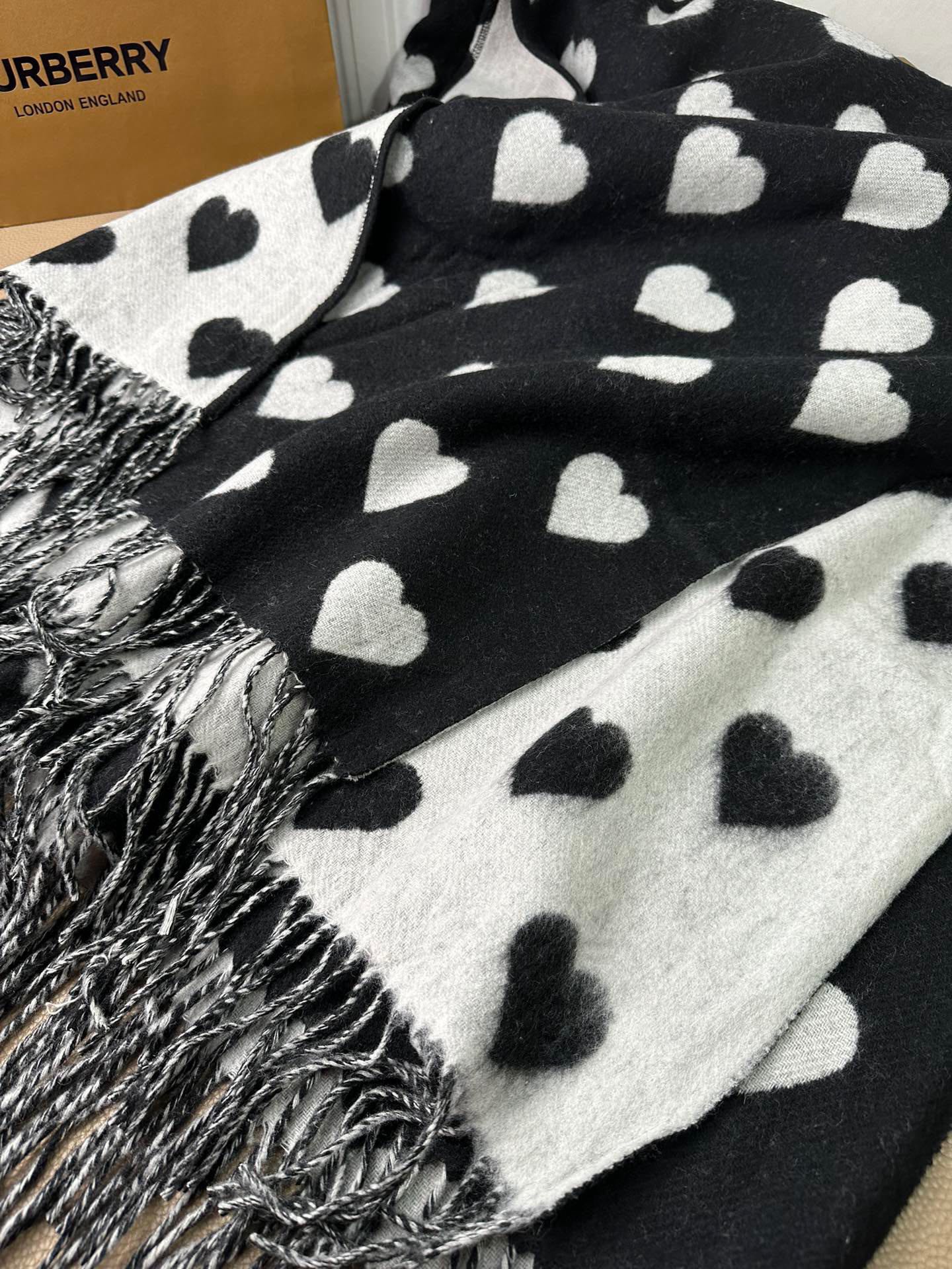 P。B家。【巴黎时装周秀款！💕！】【高品质！！真真正正的福利！！】【尽管拿市面上任何一家的货来对比我家品