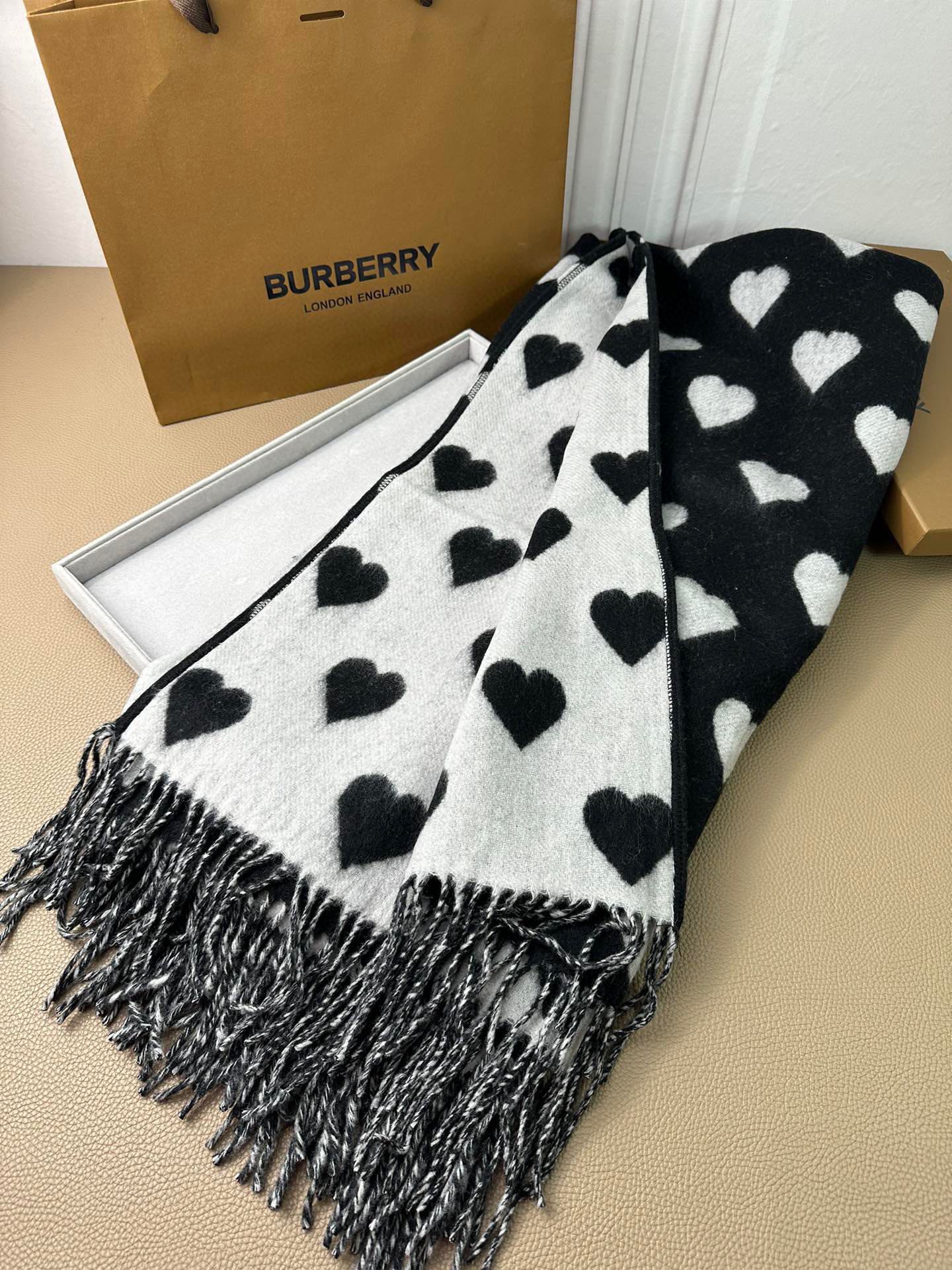 P。B家。【巴黎时装周秀款！💕！】【高品质！！真真正正的福利！！】【尽管拿市面上任何一家的货来对比我家品