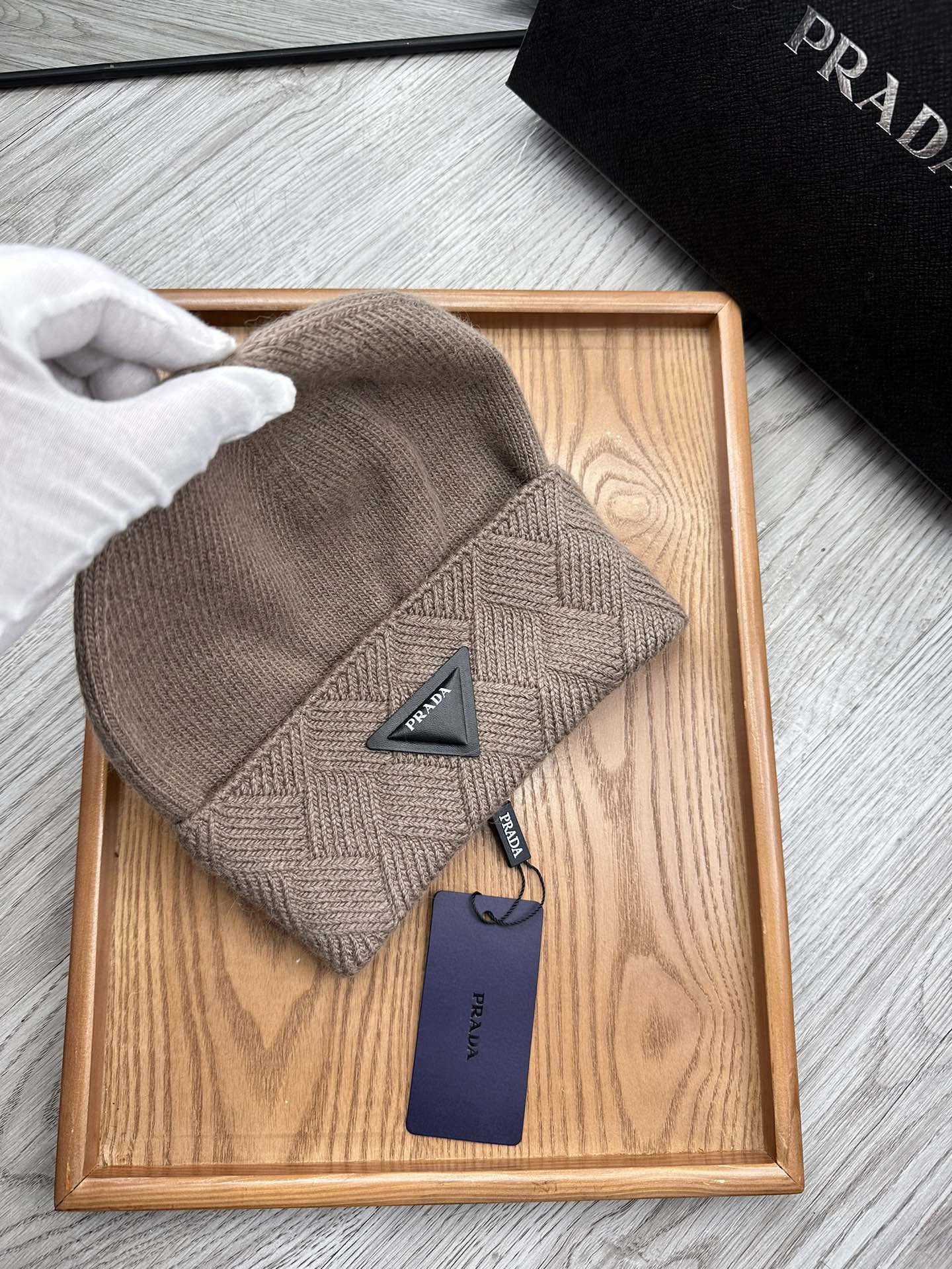 🌹。Prada。 【羊毛单帽】客供小羊毛！珍贵典藏的灵魂帽子！客供色纱.每个颜色都非常好看！经典！手感软