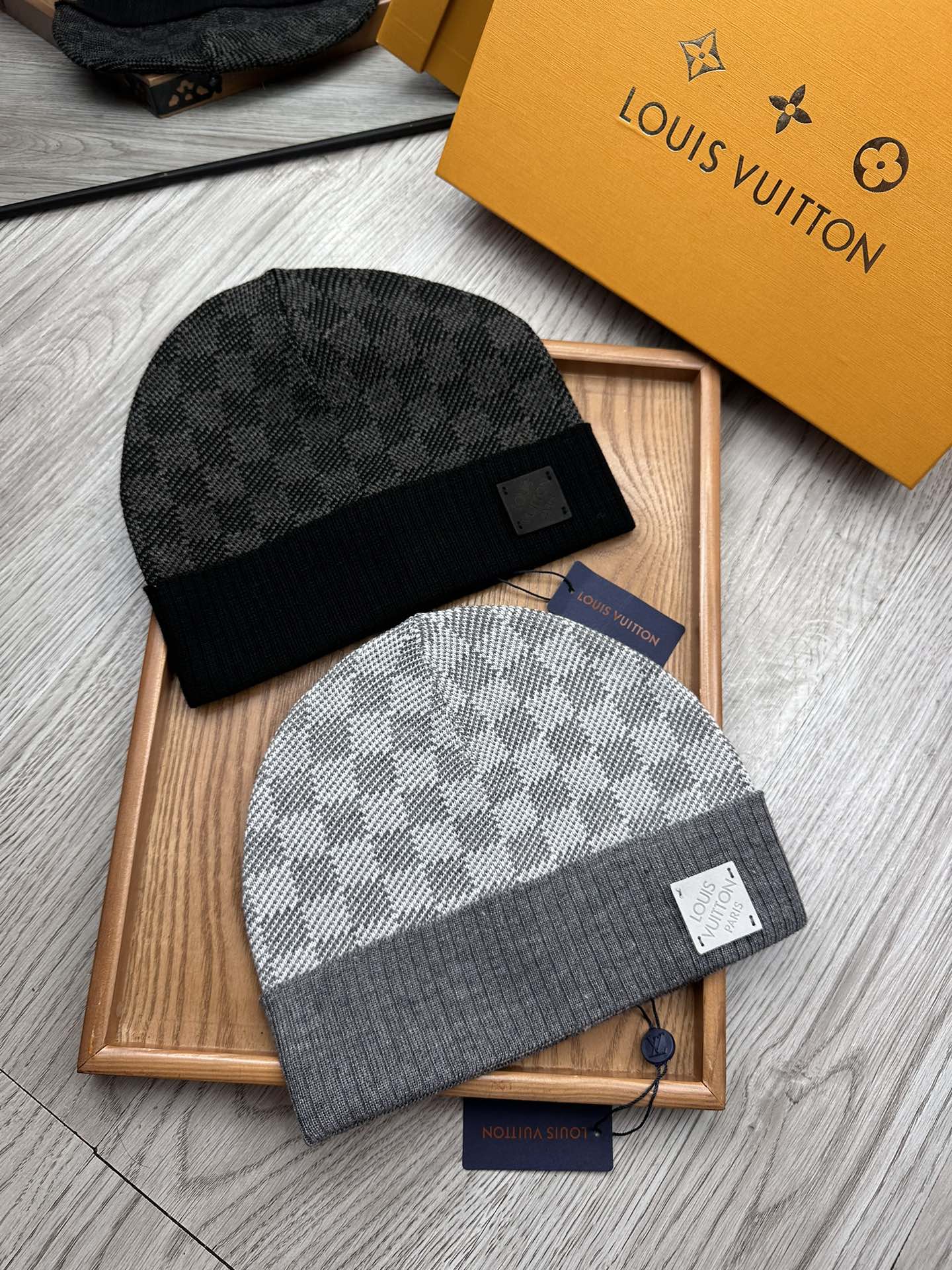 。L家。【羊毛单帽】终于等到你出货啦！！专柜专柜专柜直接下的订单.电子版合确认信息拍你们.客供小羊毛！珍