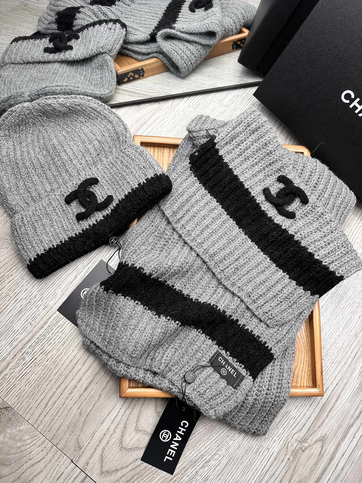 🌹。C家。【羊毛套装帽子】经典套装帽子!帽子➕围巾!材质:70%羊毛➕30%兔毛。暖暖哒超级舒服~冬日小