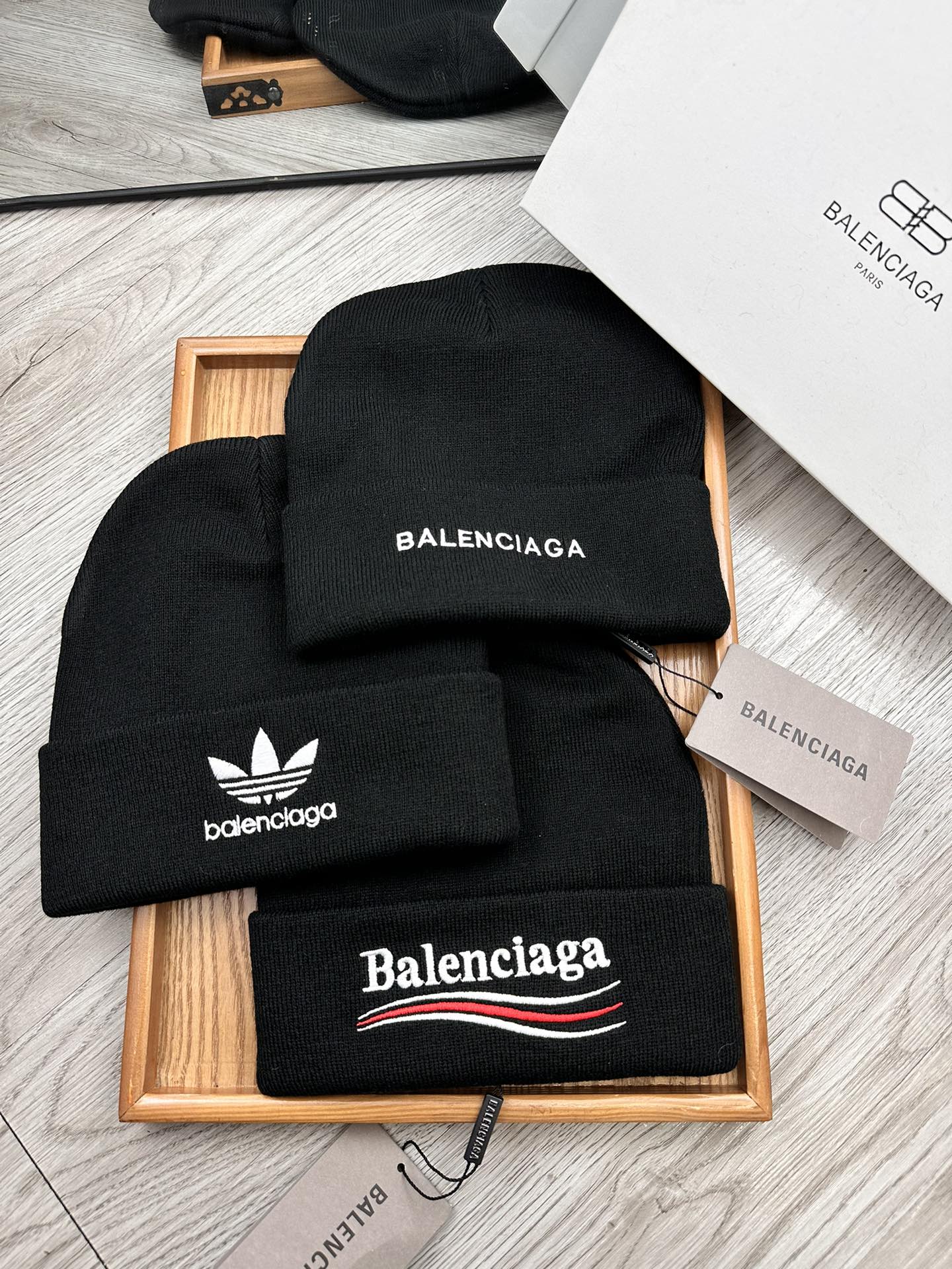 NO:189603,Special offer.Ba home. Benefits!  !  The new model is on the shelves, especially affordable, with fine wool fabric and tight density!  The wool knitted fabric feels comfortable and breathable!  The style is novel and unique!  A must-have item on the street, age-reducing and fashionable, very generous!  The hat looks very good!  And the price is very beautiful!  It is a very good item to give to others for your own use!  !  Complete trademark tags!  !  There are many styles and colors!  Hat fisherman hat baseball hat knit hat, hat, espadrilles,hats19860909特价.Ba家.福利！！新款上架,特别实惠的一个系列帽子,面料细毛线.密度紧致！毛线针织面料手感舒适透气性好！款式新颖别致！出街必备单品,减龄又时尚,非常大方！帽型特别好看！而且价格非常美丽！送人自用都是非常不错的一款单品哦！！商标吊牌齐全！！款式多多,颜色多多！帽子渔夫帽棒球帽针织帽,帽子,espadrilles,hats,hat