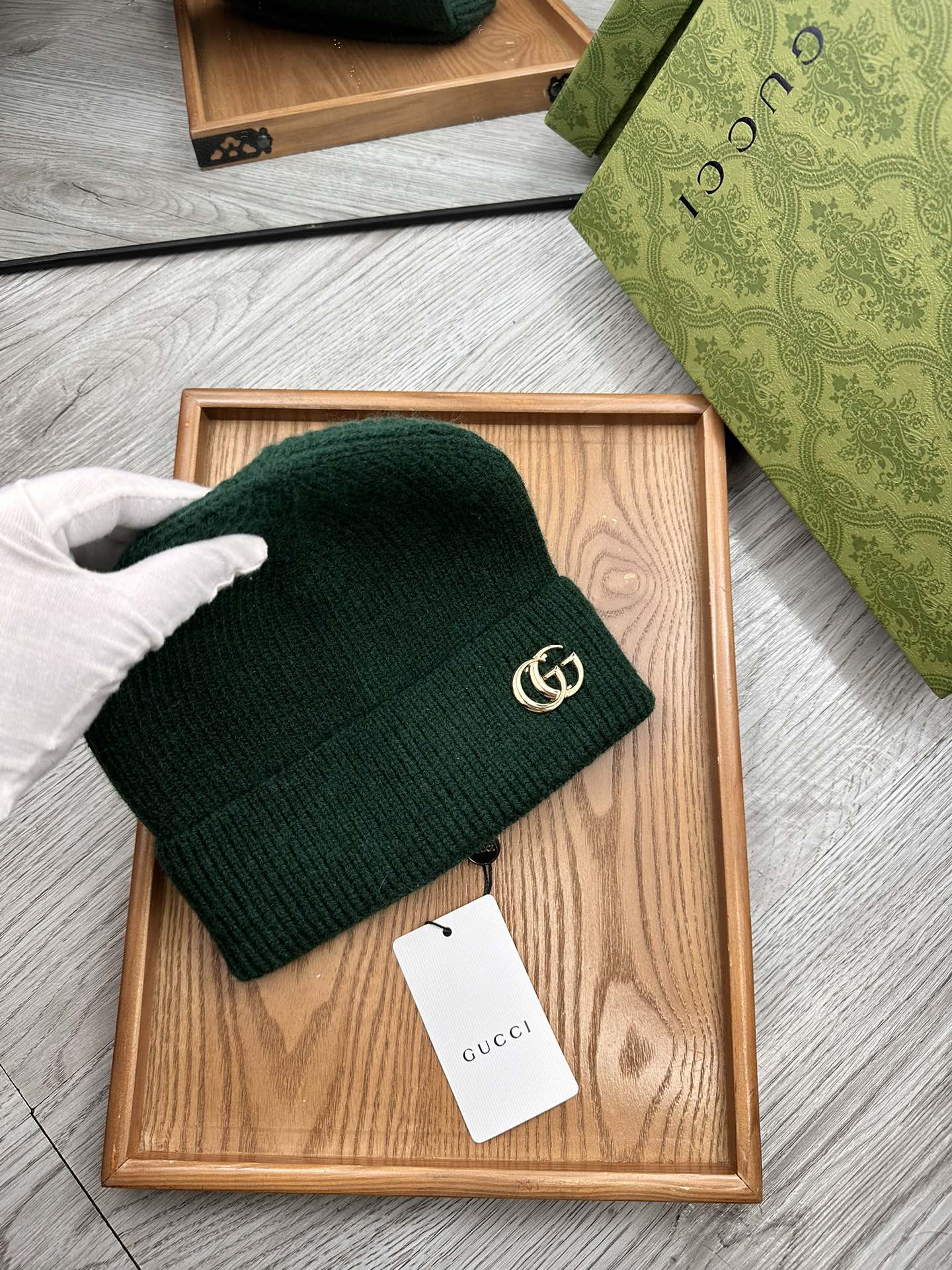 。G家。福利！！新款上架，特别实惠的一个系列帽子，面料：细毛线。密度紧致！毛线针织面料手感舒适透气性好！