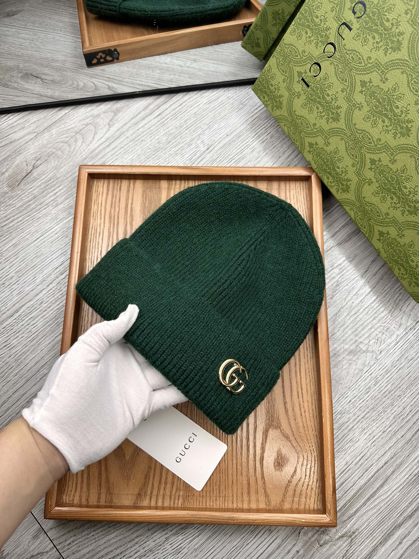 。G家。福利！！新款上架，特别实惠的一个系列帽子，面料：细毛线。密度紧致！毛线针织面料手感舒适透气性好！